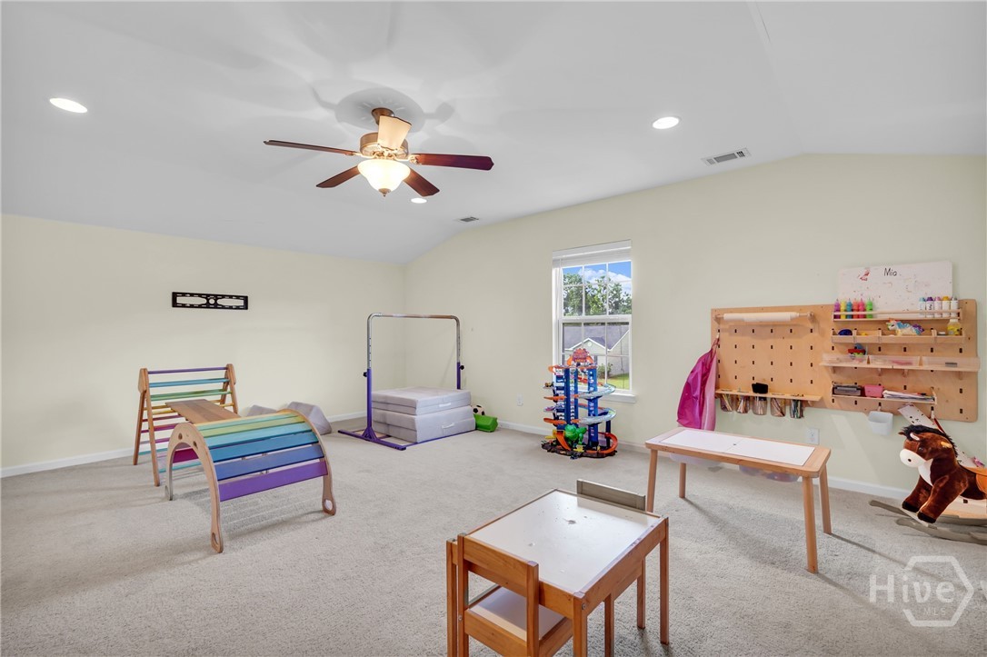 13 Twin Oaks Place