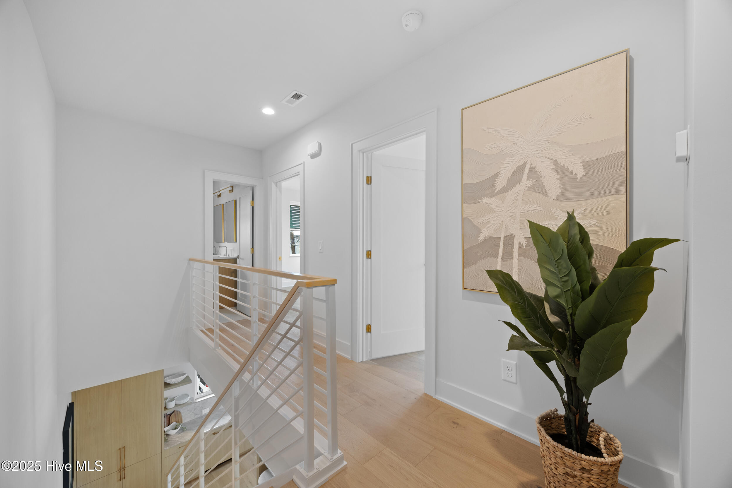 100537056 | Photo 38