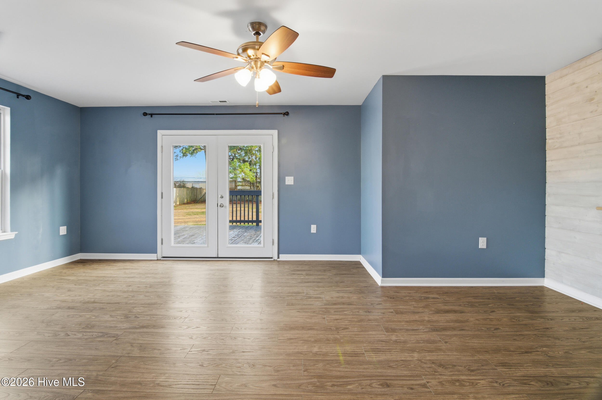 100548573 | Photo 18