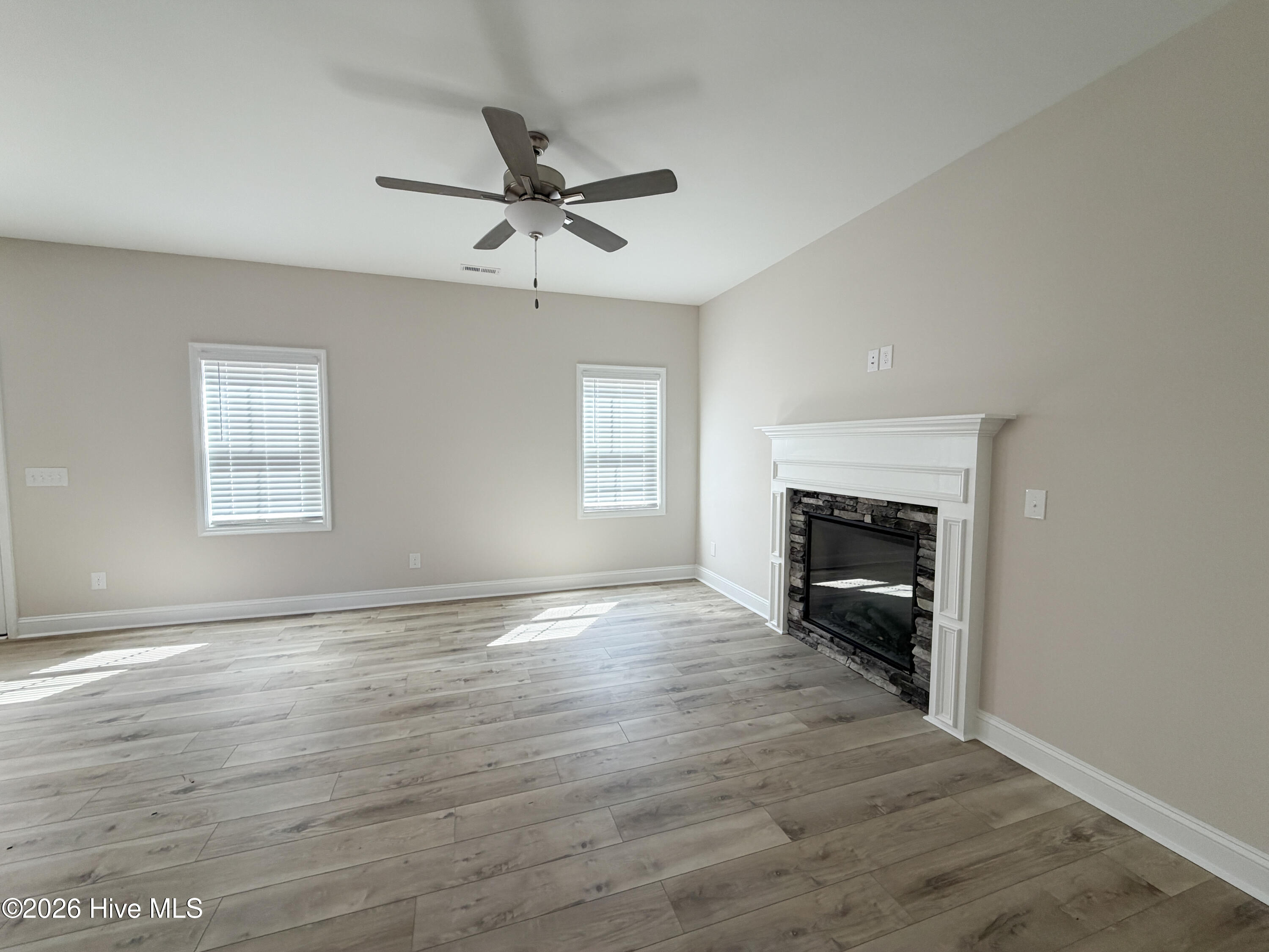 100552210 | Photo 10