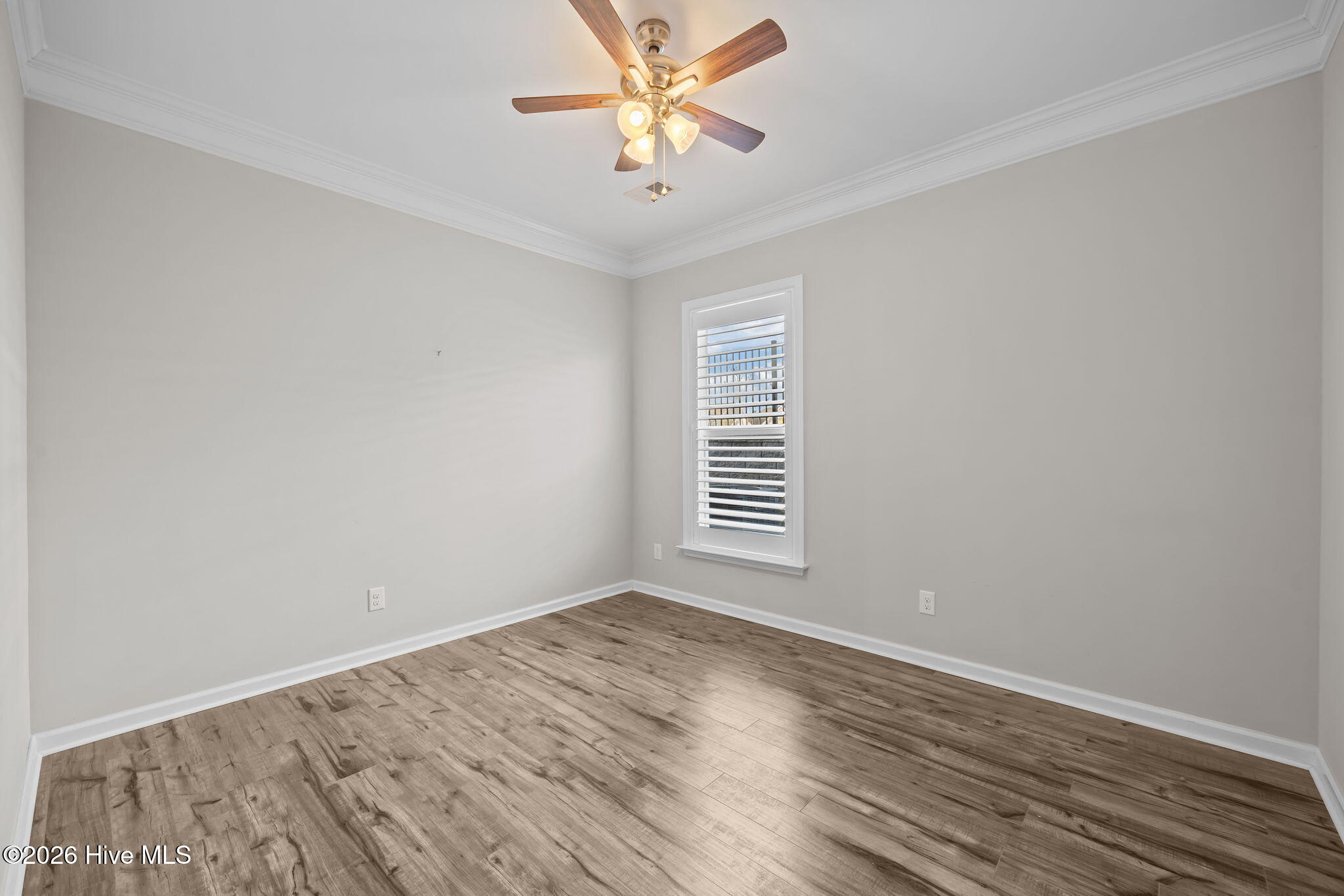 100552007 | Photo 51