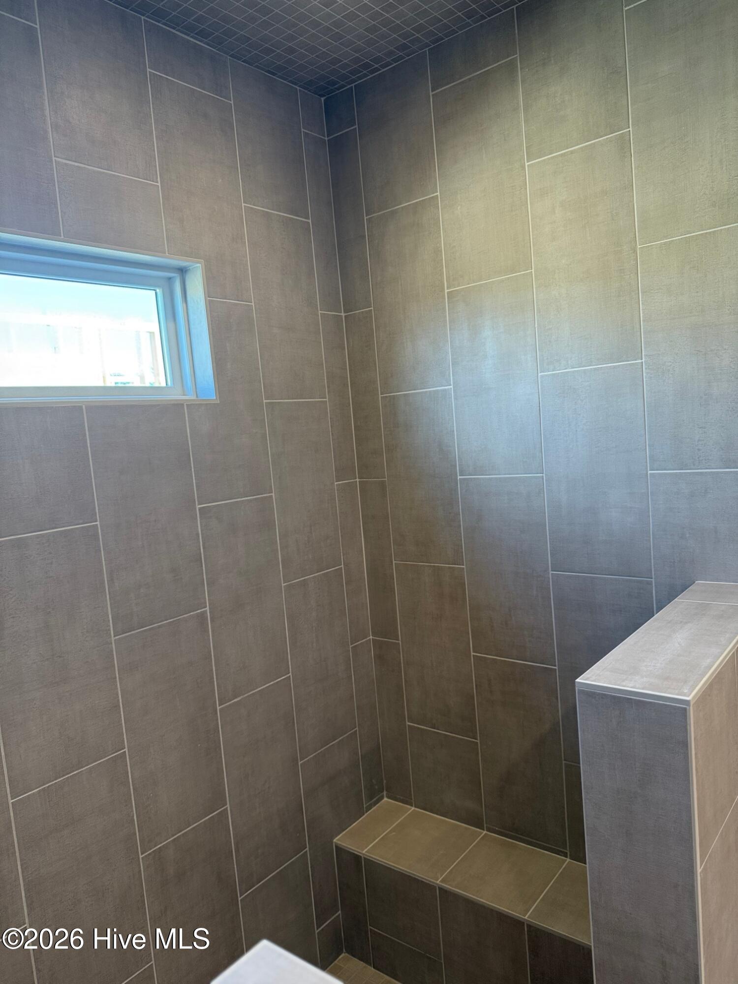 100537475 | Photo 27