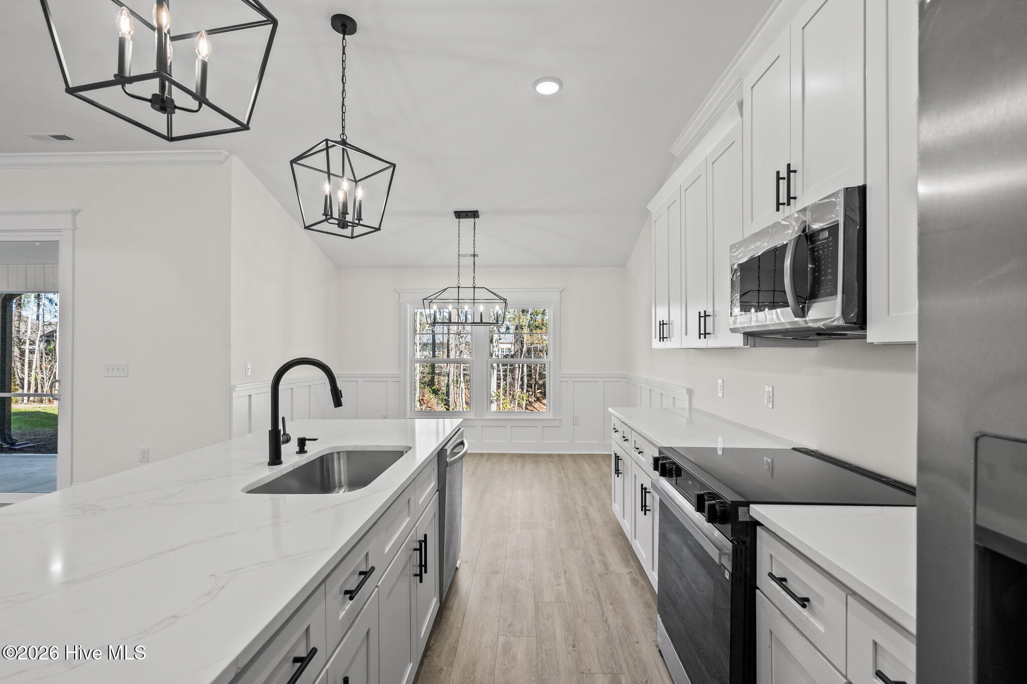 100552175 | Photo 18