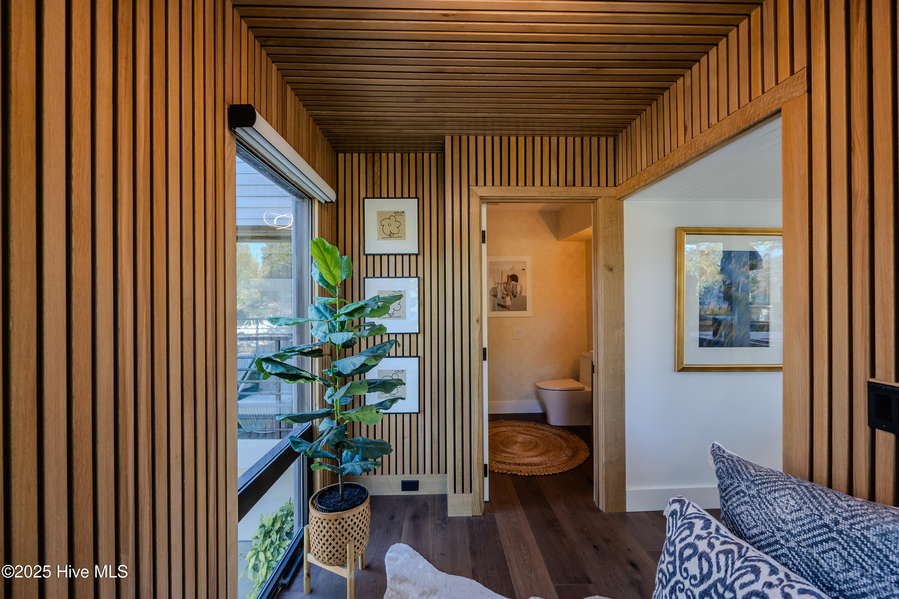 100518193 | Photo 55