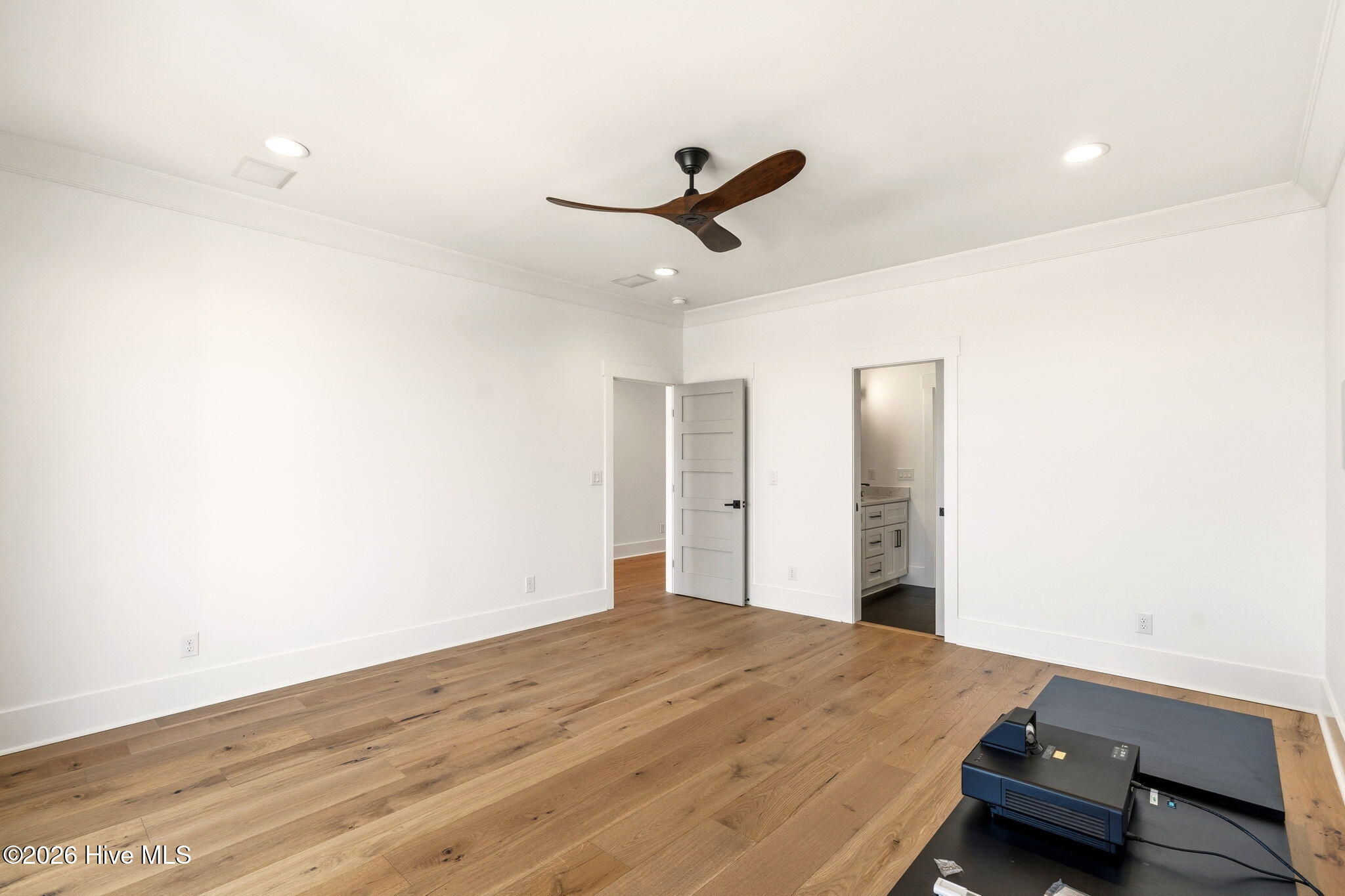 100557252 | Photo 52