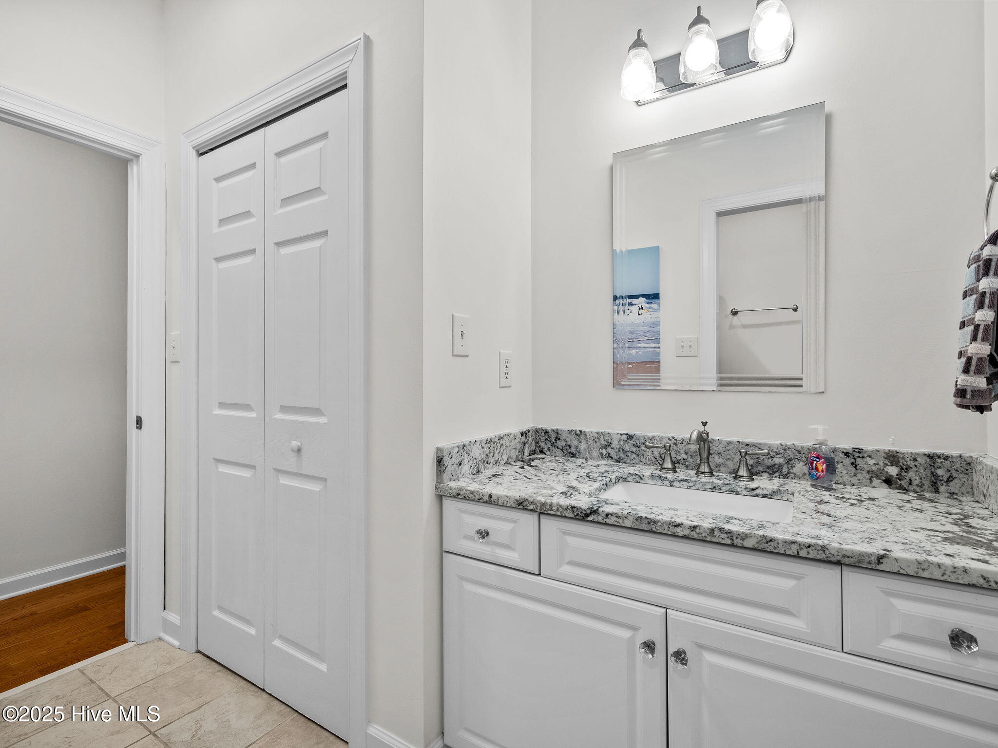 100519195 | Photo 28