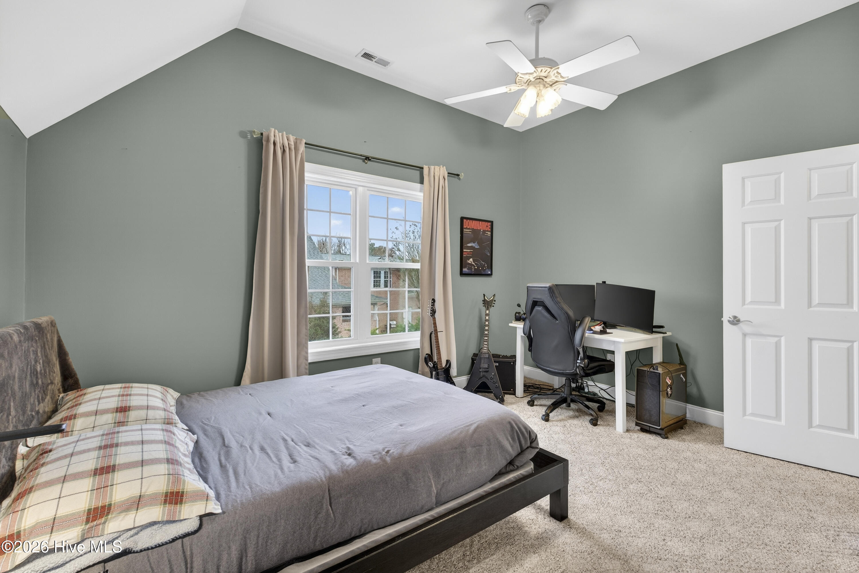 100557887 | Photo 45