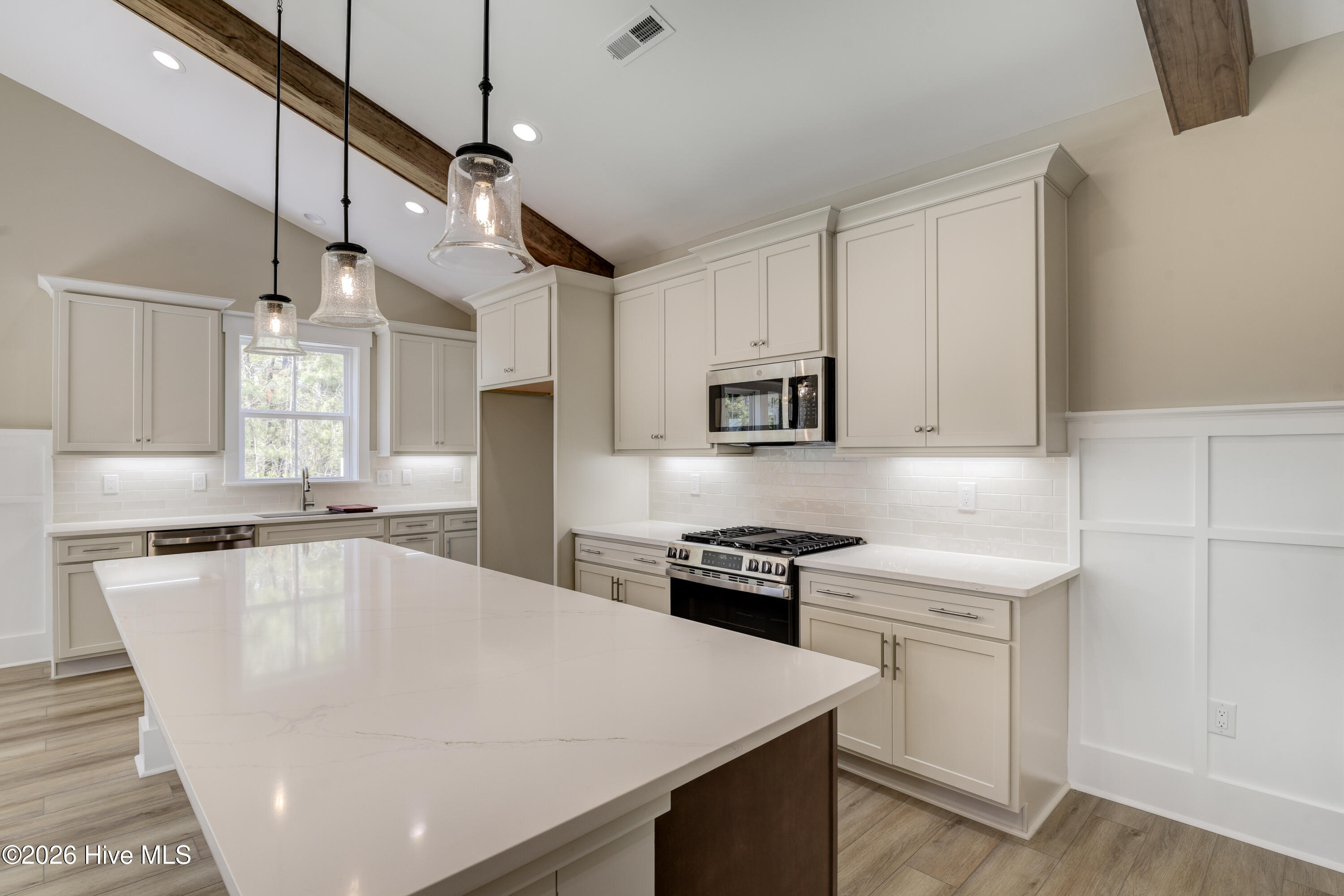 100563522 | Photo 20