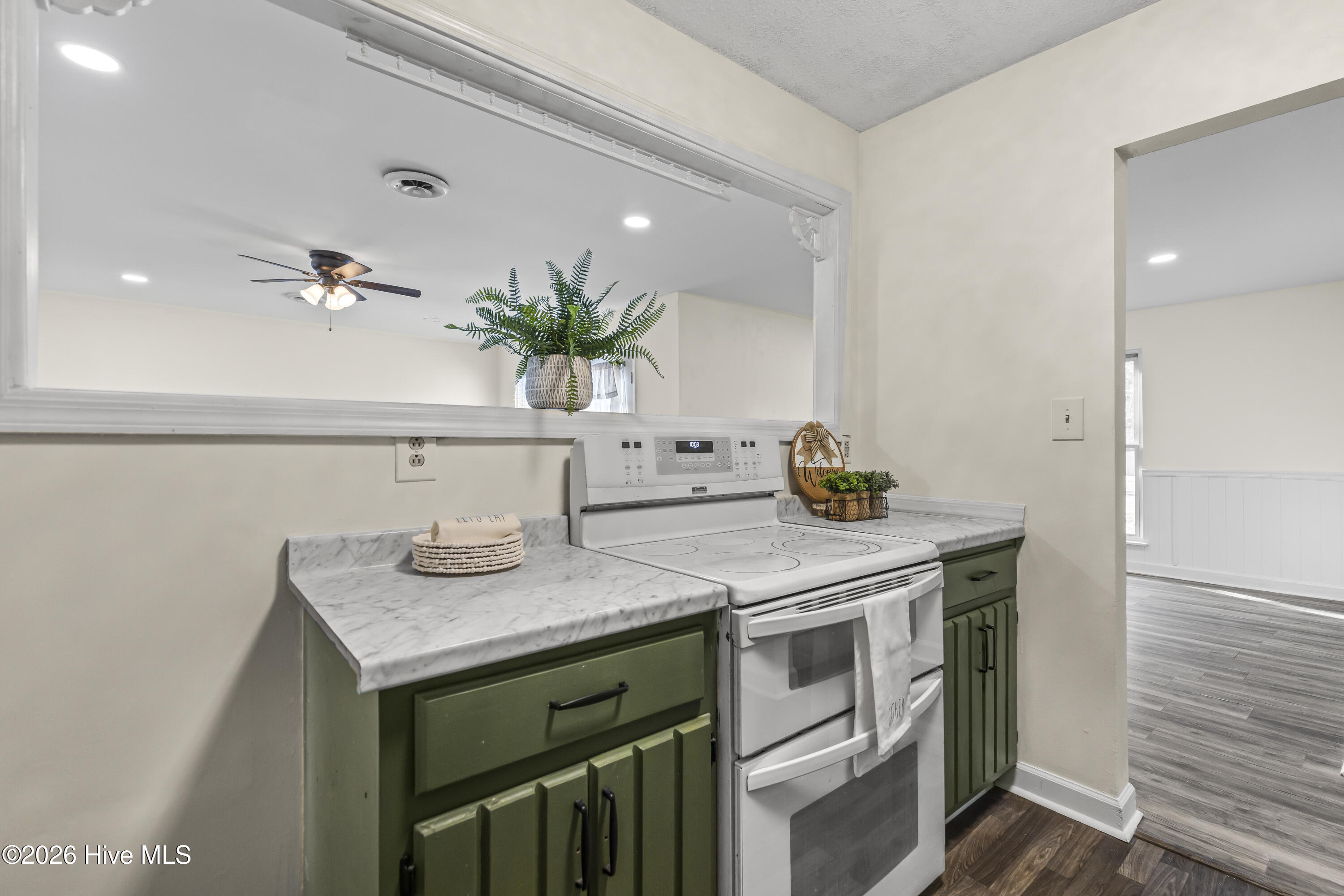 100550211 | Photo 11