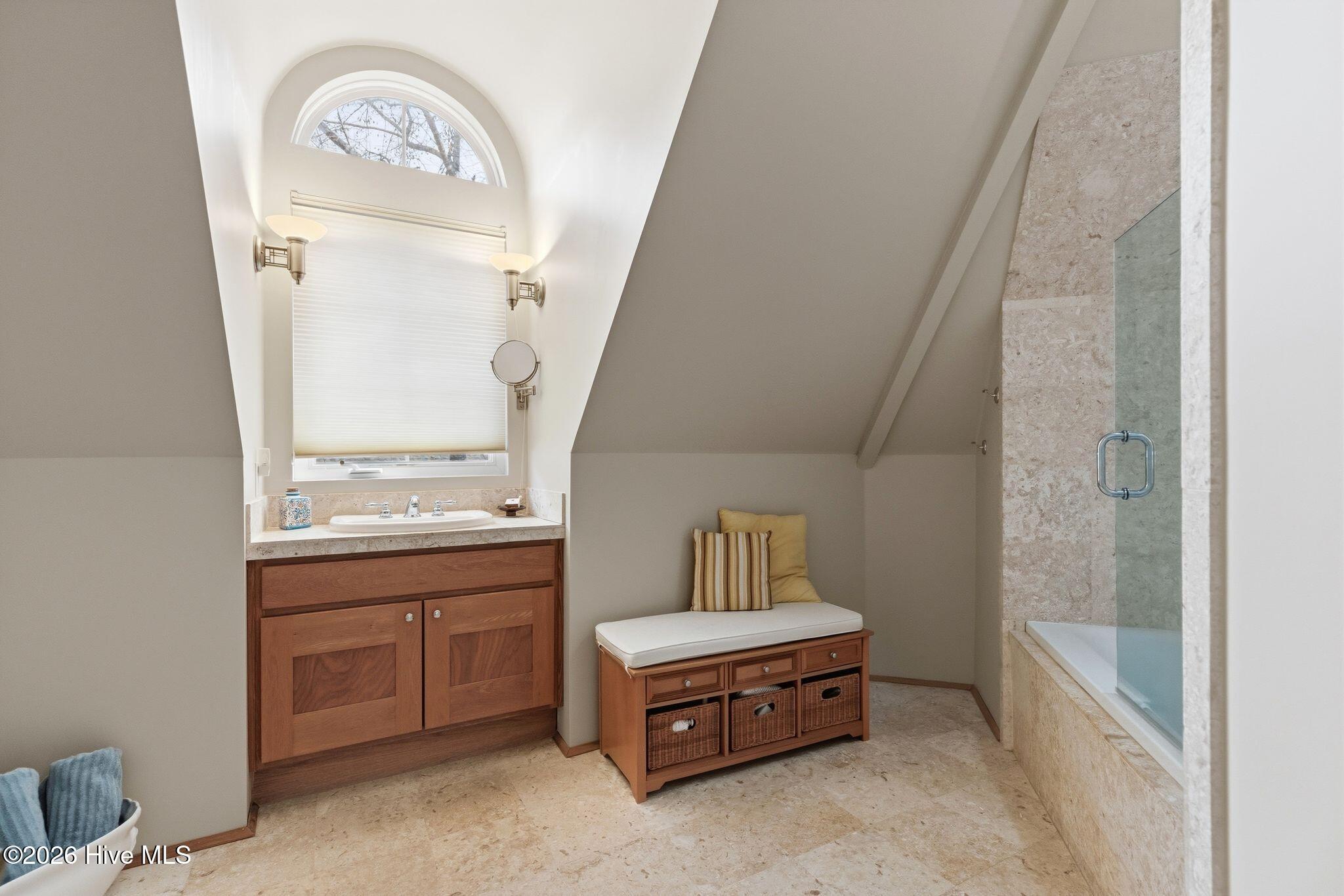 100555834 | Photo 63