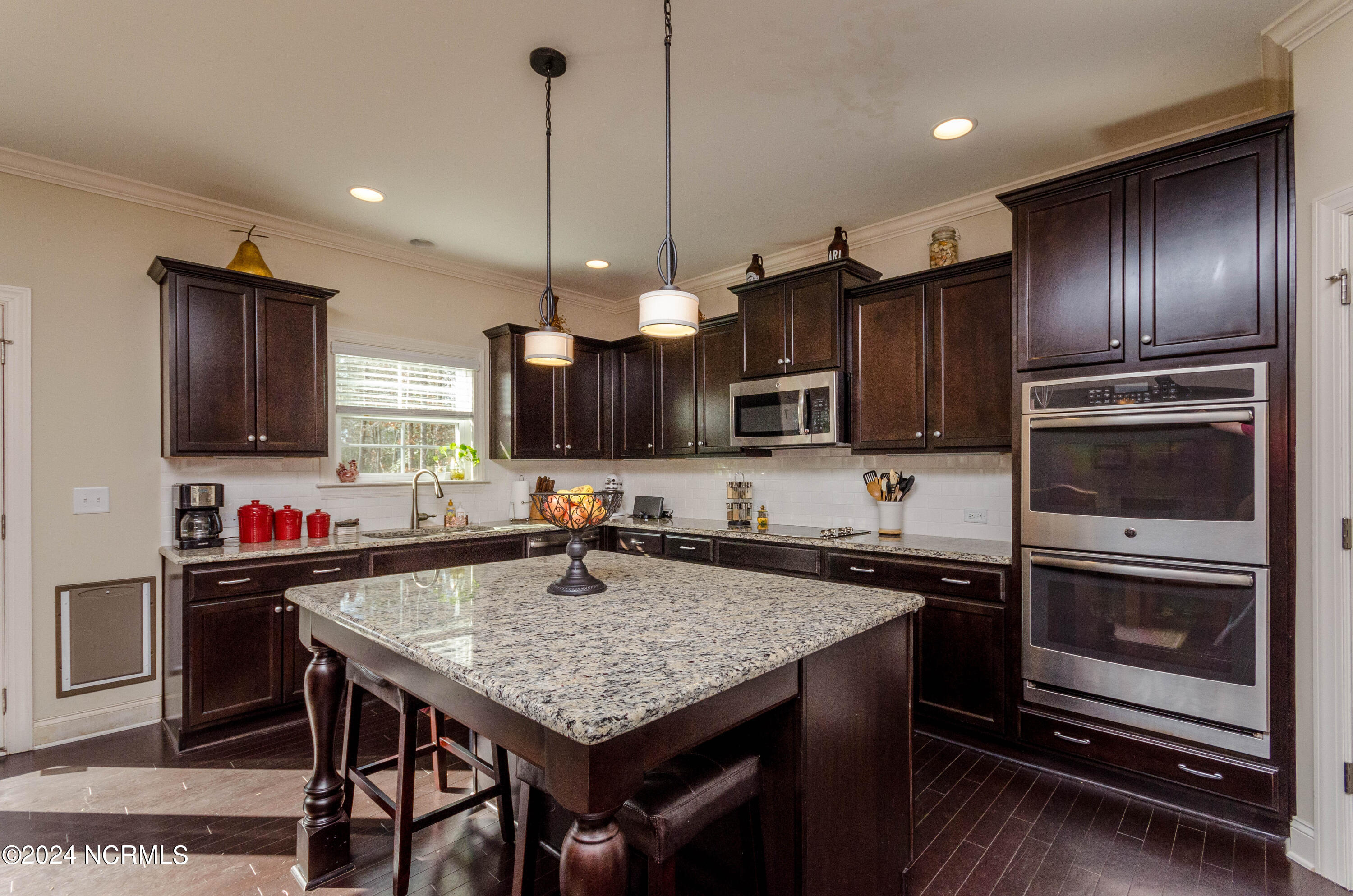 100560622 | Photo 18