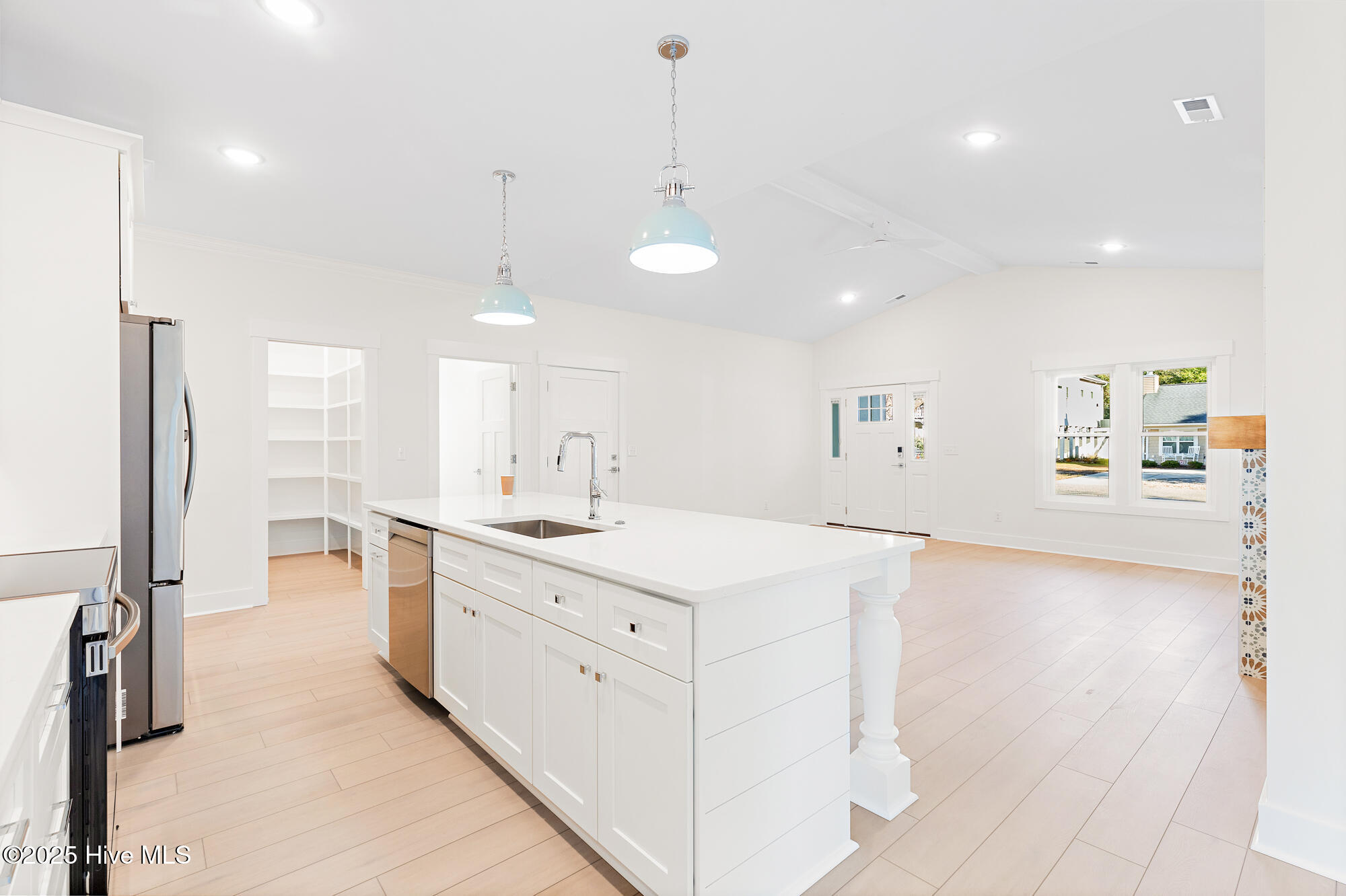 100514744 | Photo 31