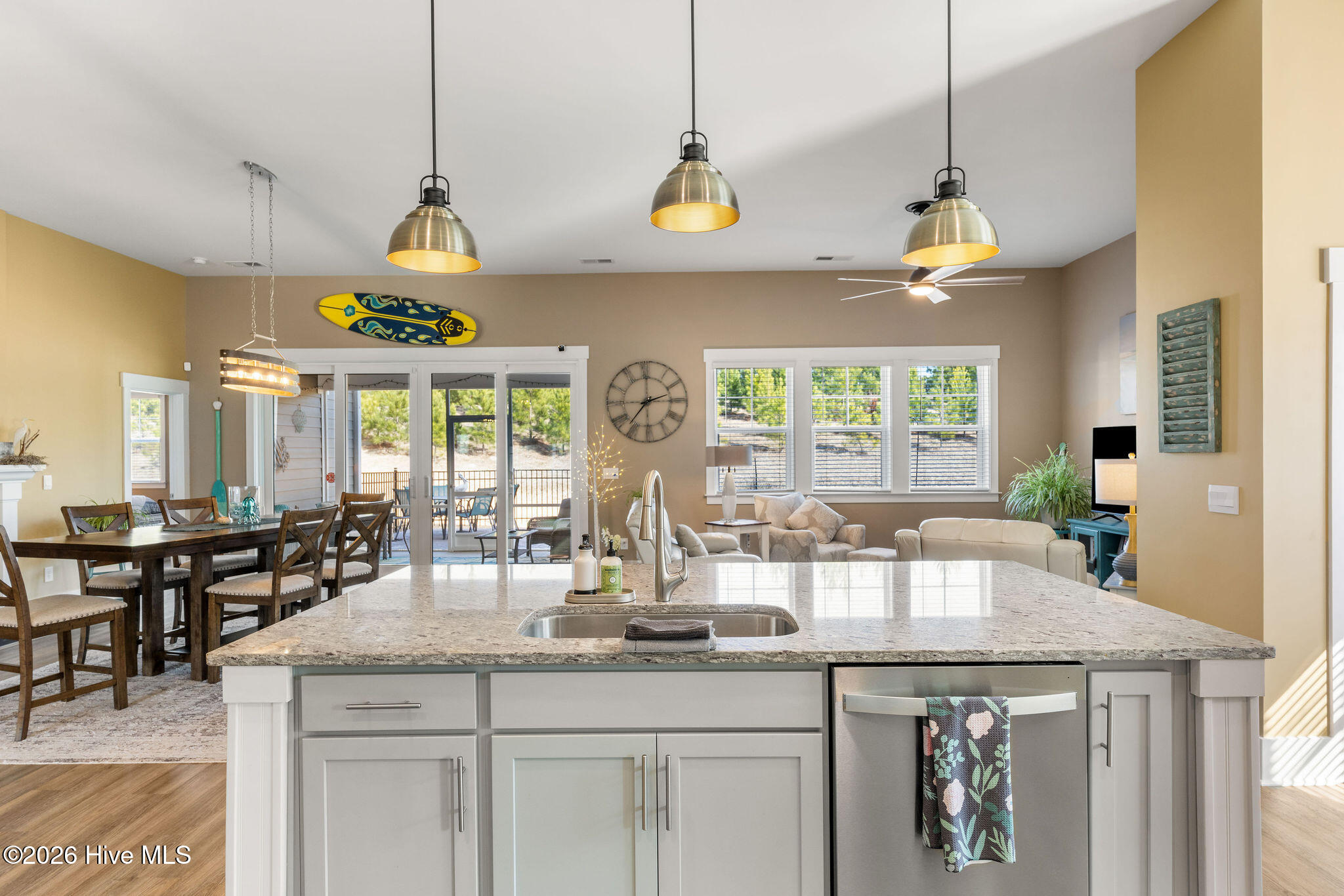 100554003 | Photo 28