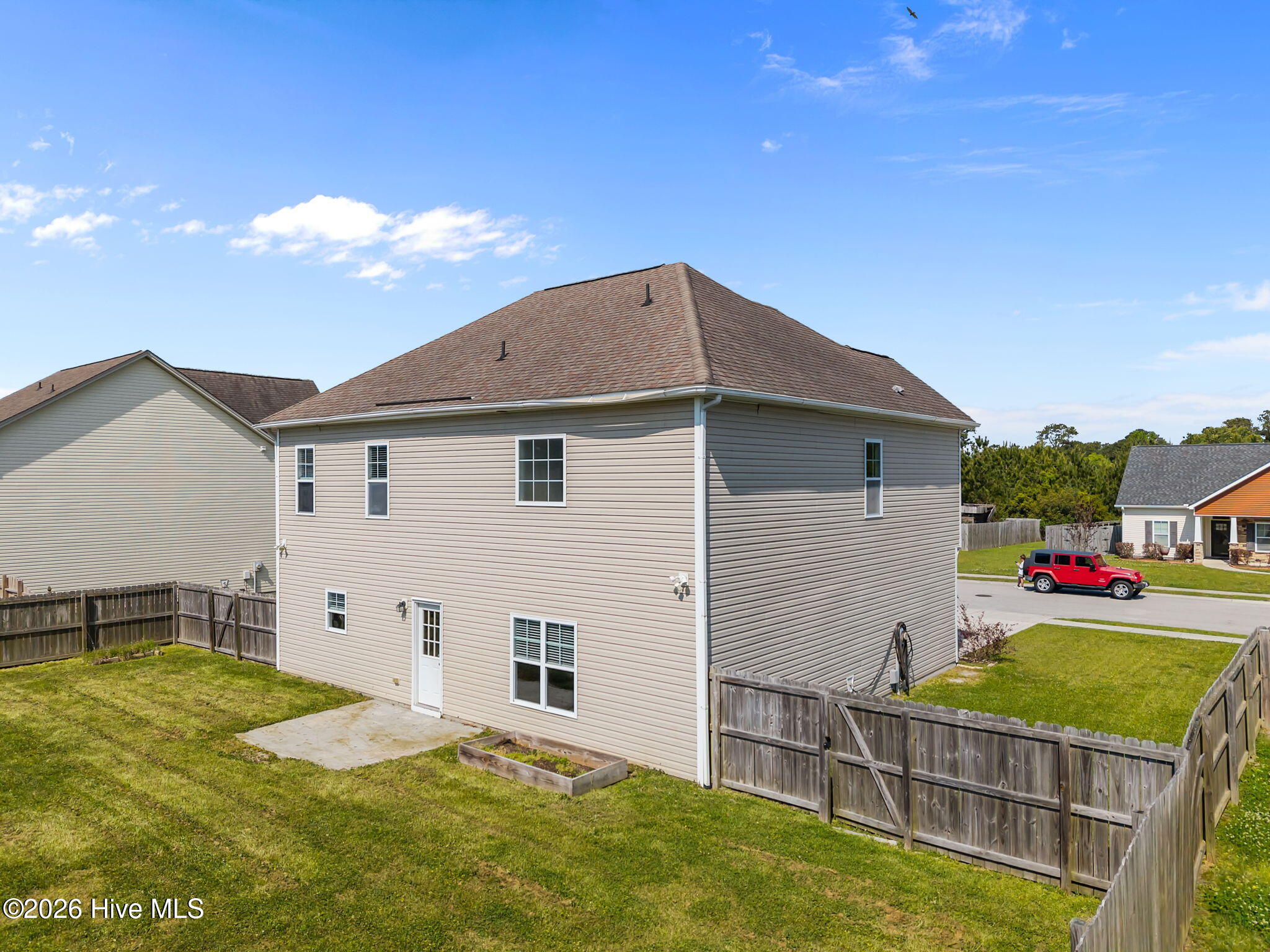 100568033 | Photo 37