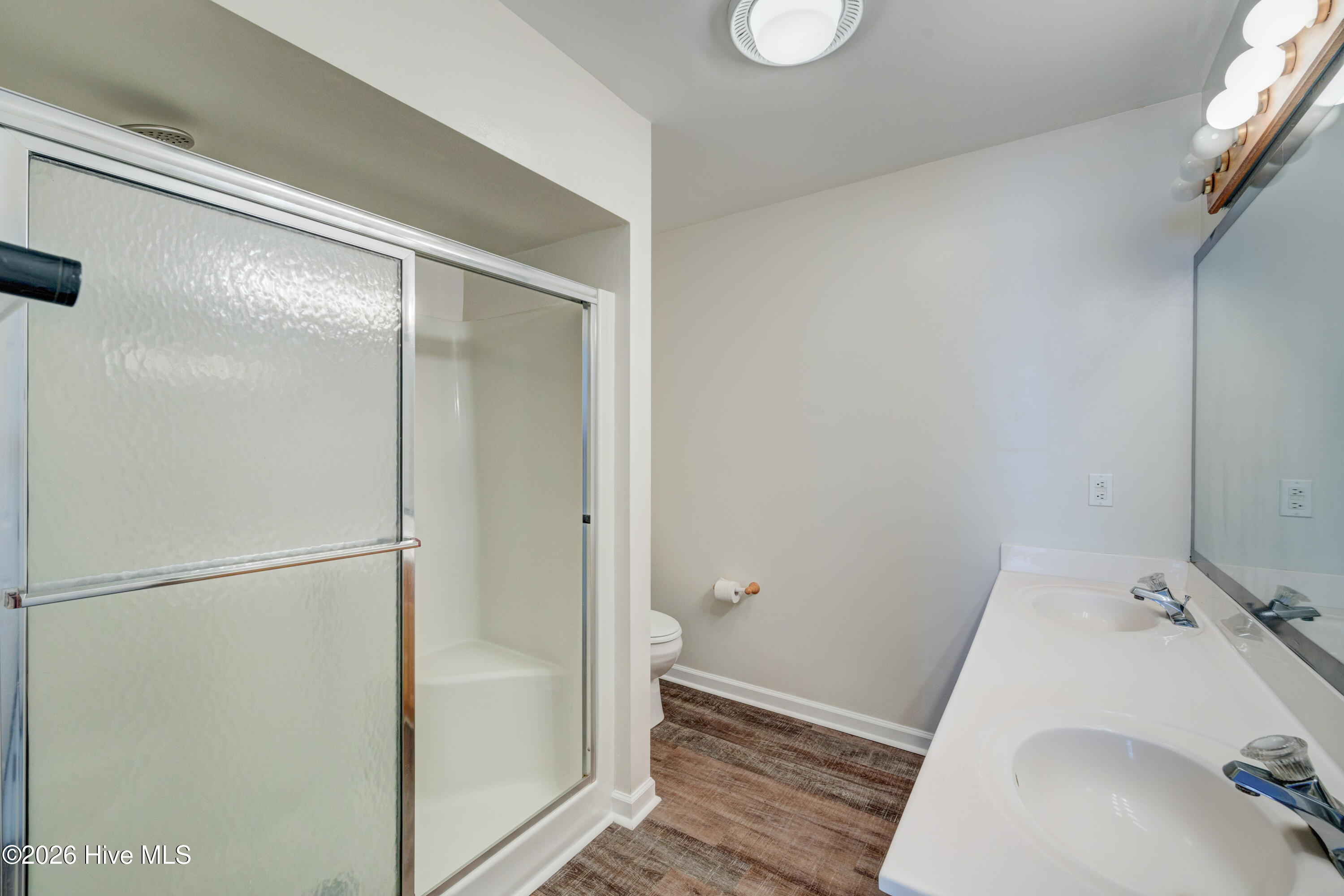 100562738 | Photo 35