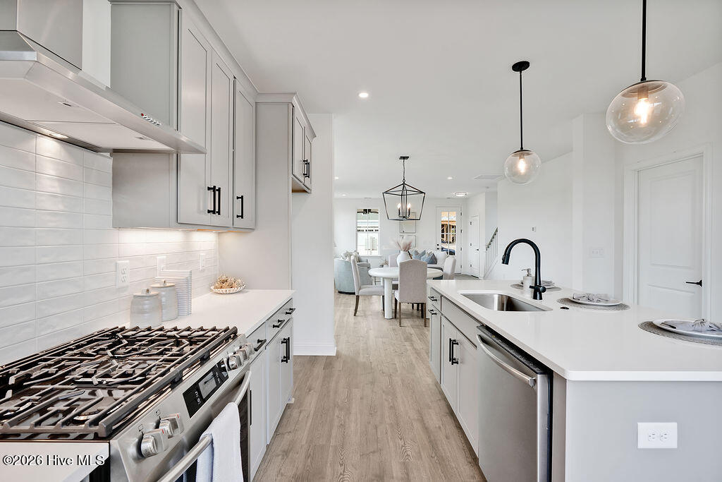 100549861 | Photo 20