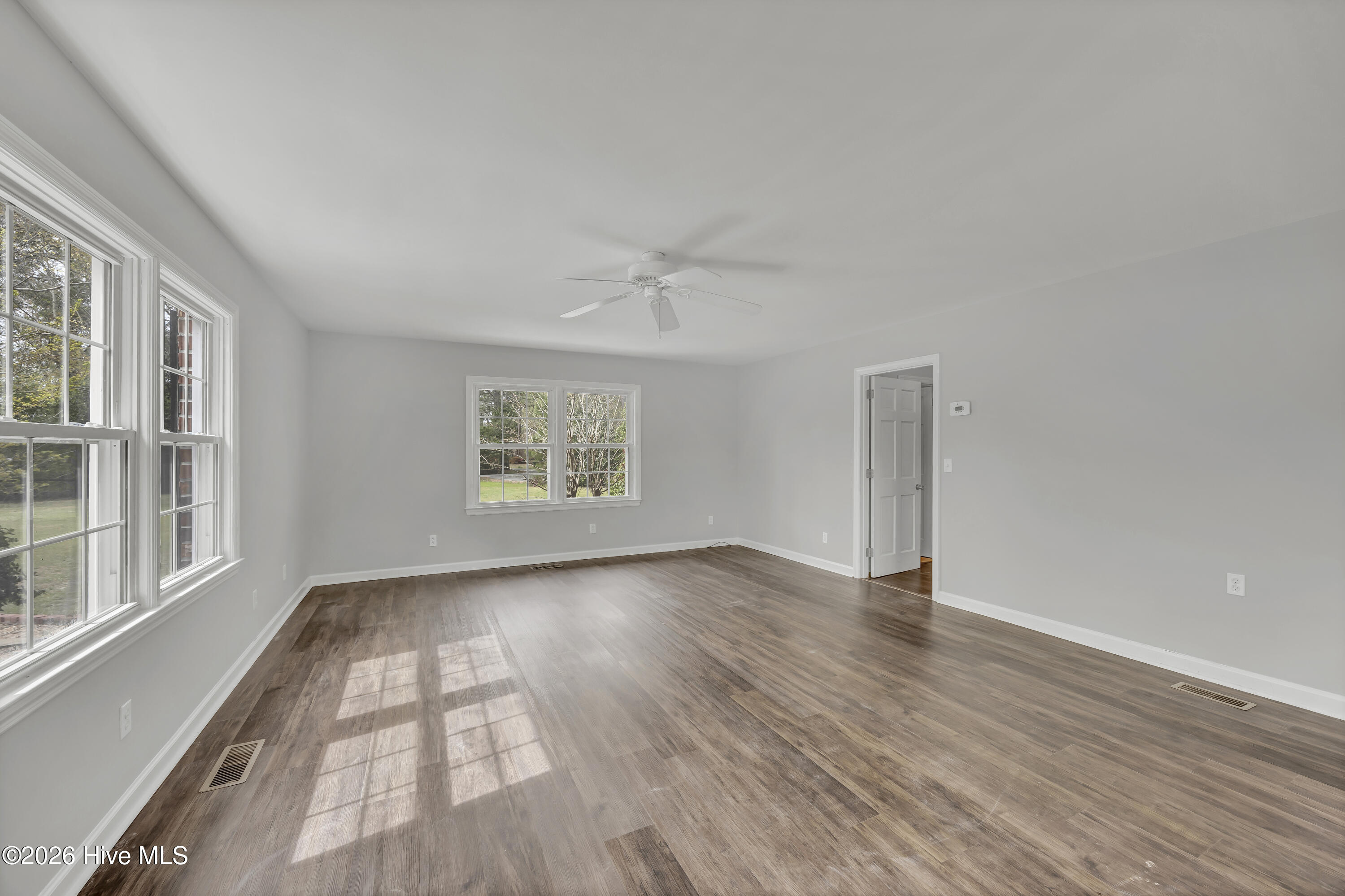 100563507 | Photo 13