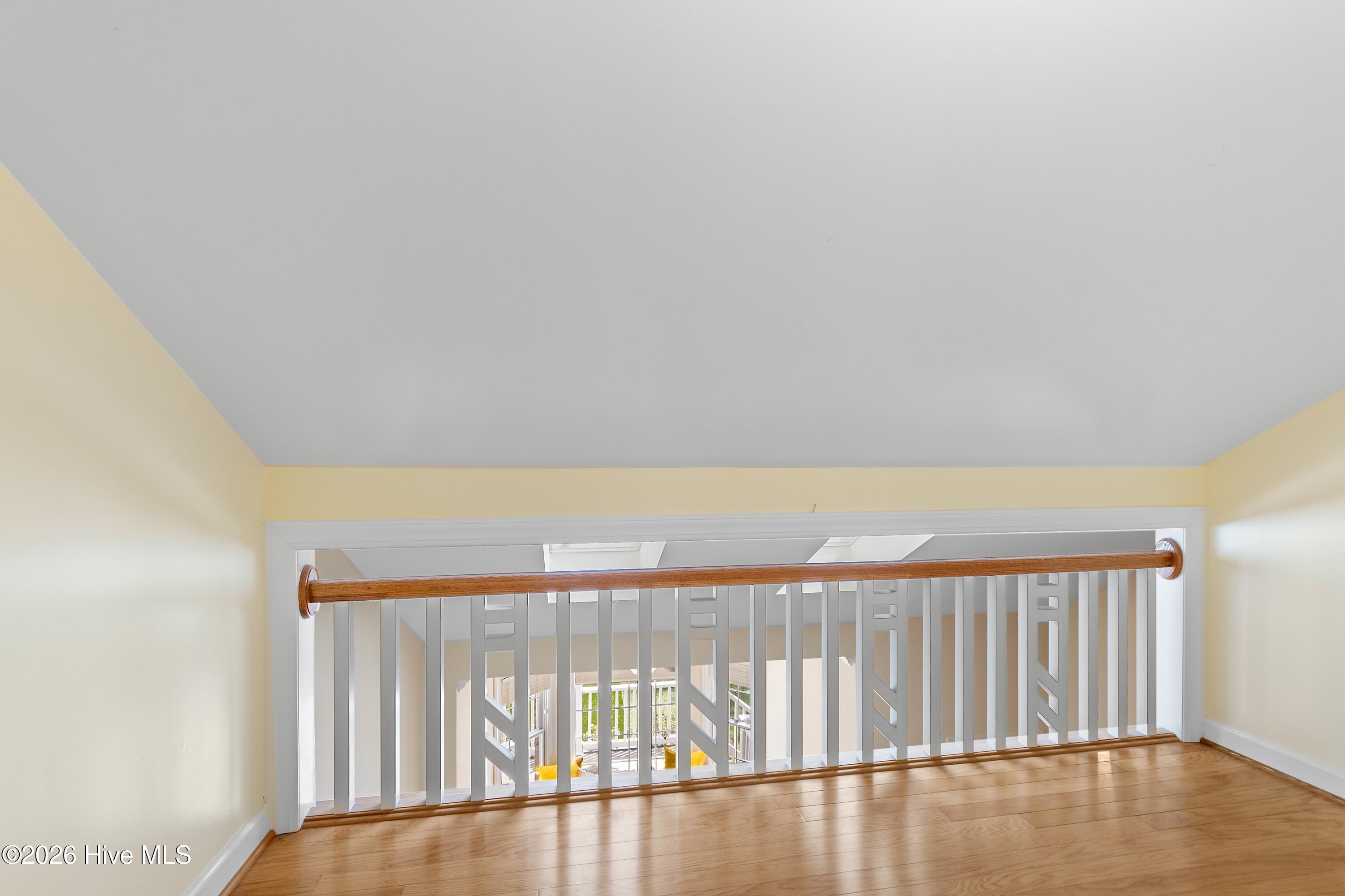 100527464 | Photo 36