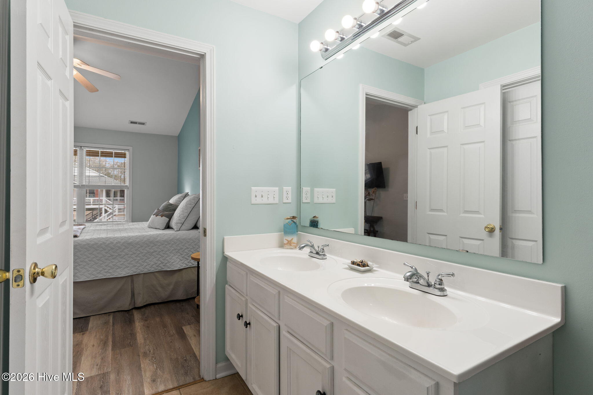 100560273 | Photo 27