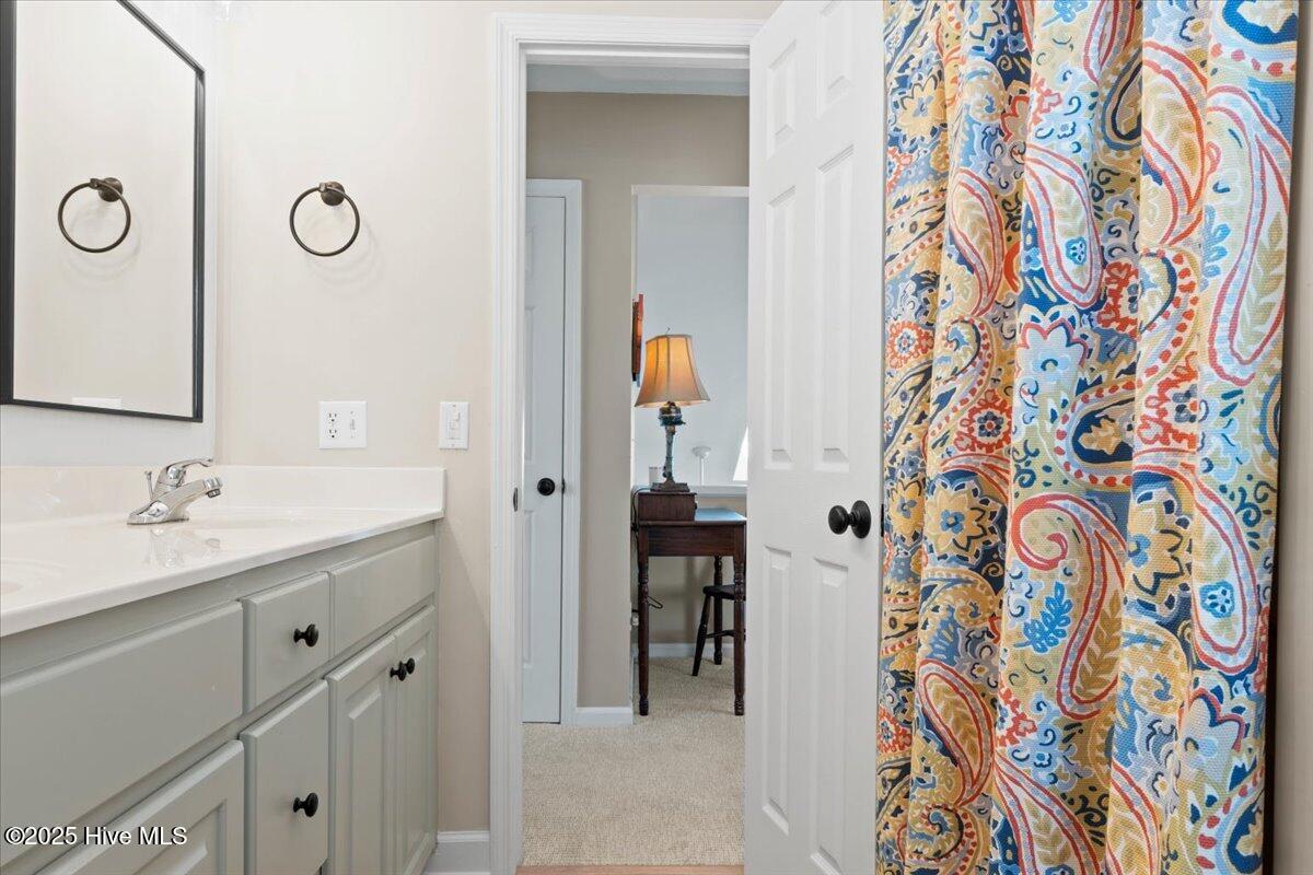 100548122 | Photo 36