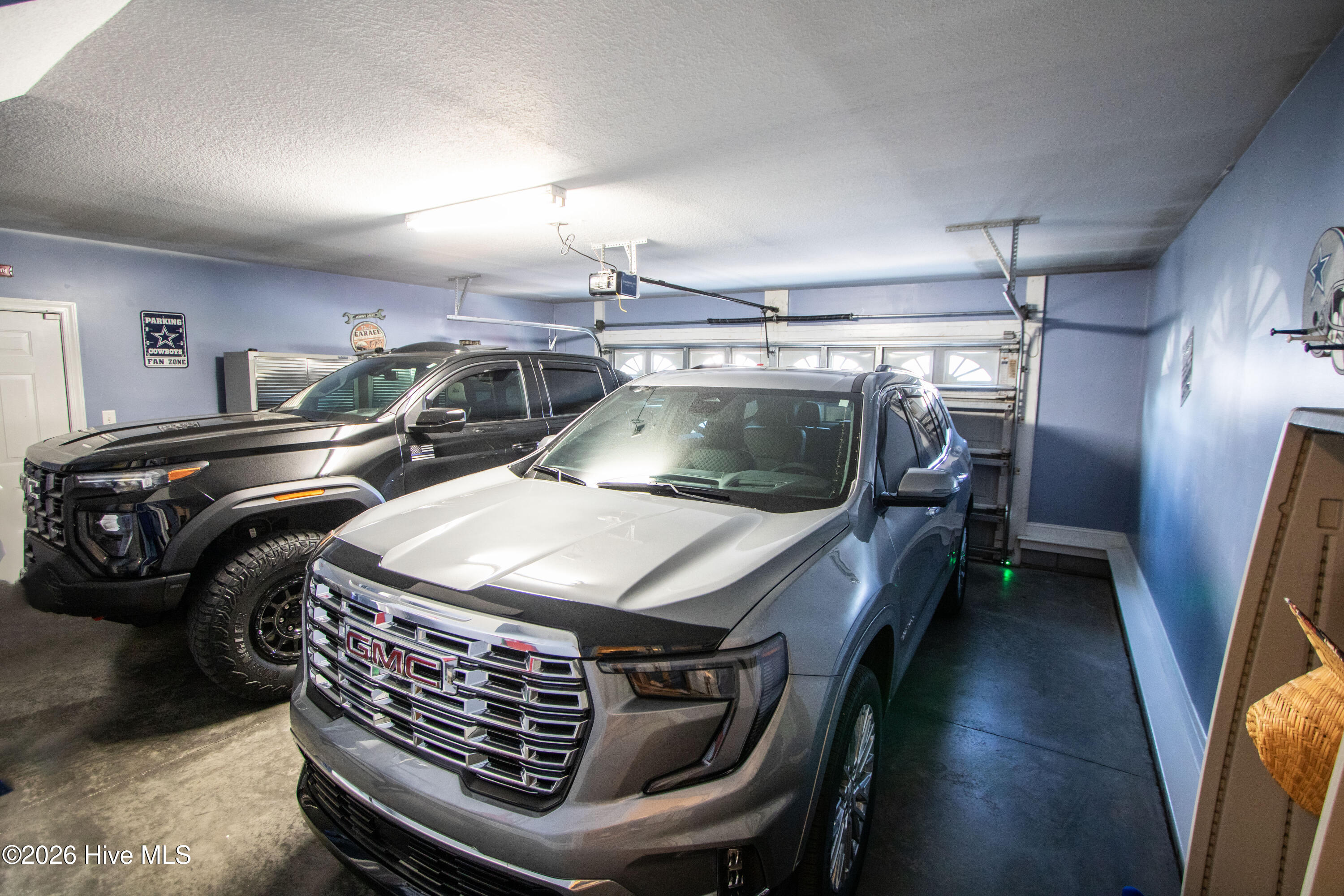 100569230 | Photo 23