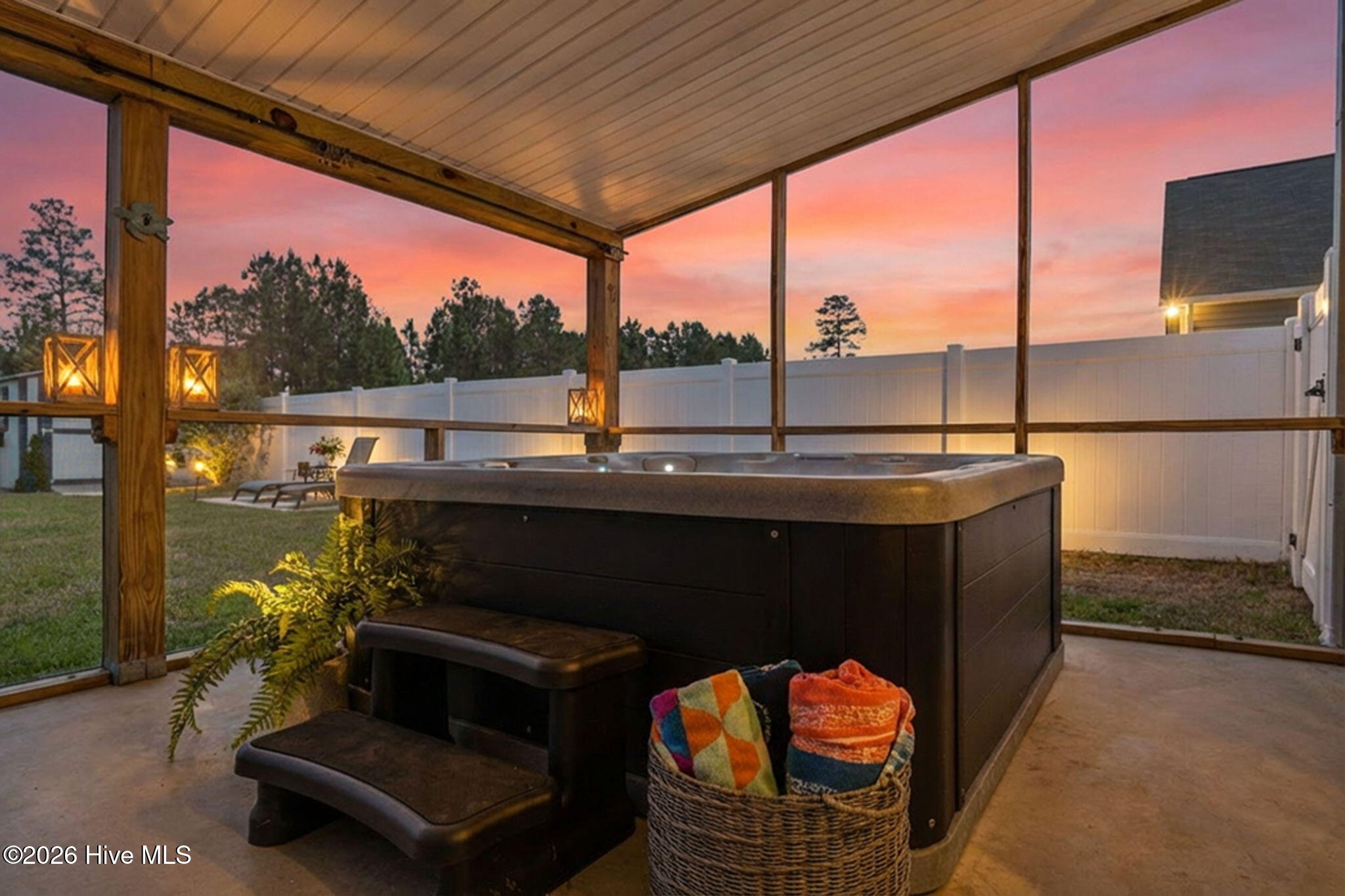 100568064 | Photo 40