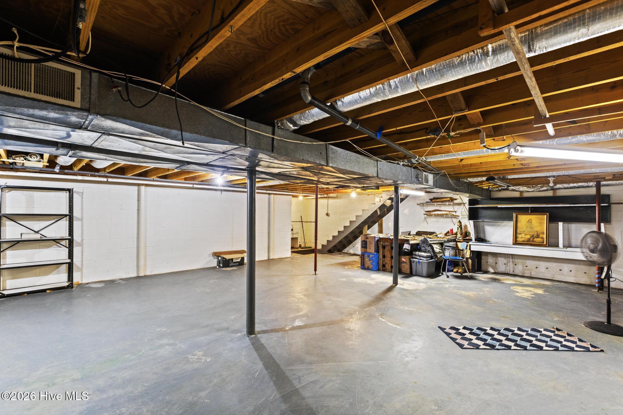 100560657 | Photo 30