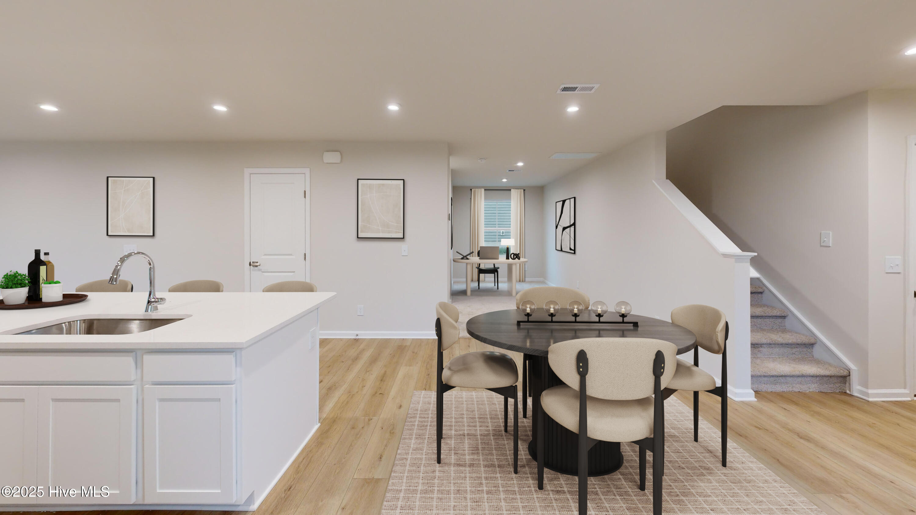 100562537 | Photo 11