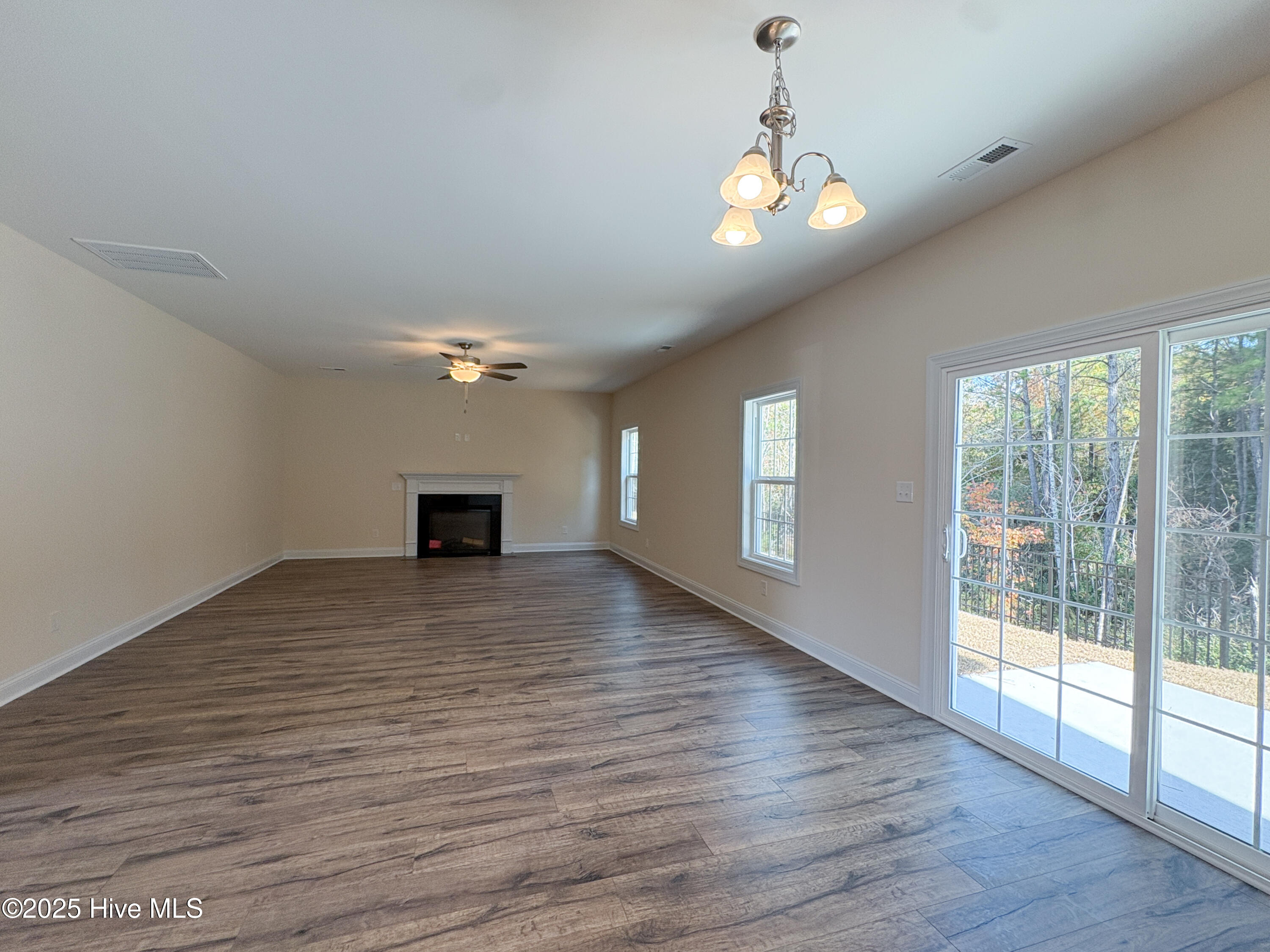 100499948 | Photo 10