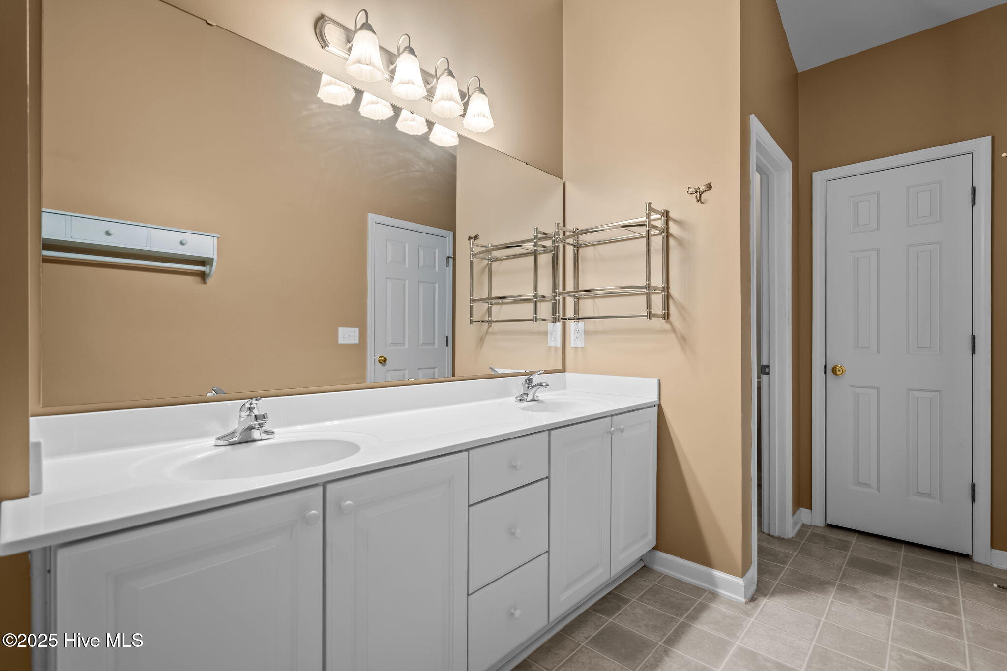 100538741 | Photo 30