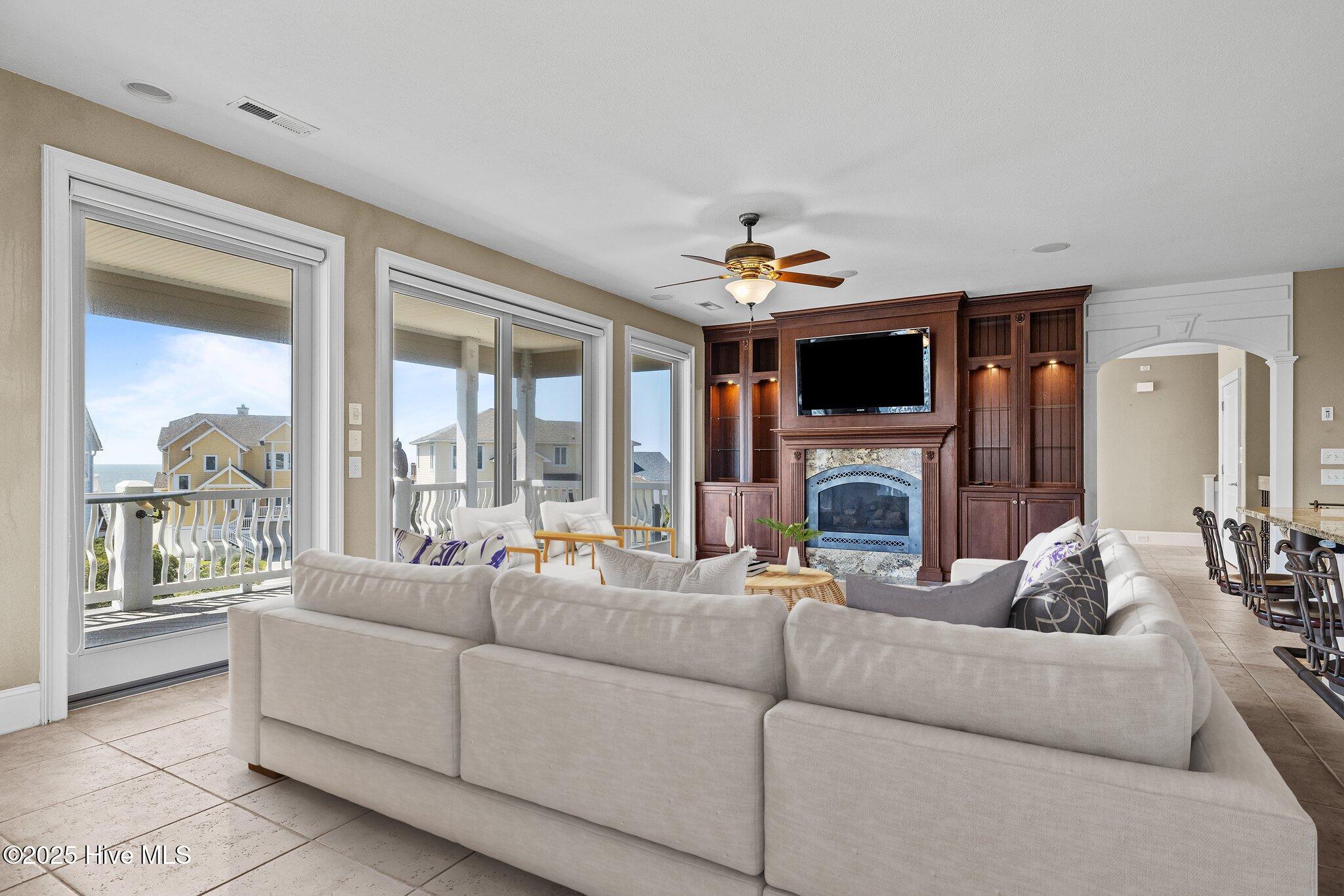 100476259 | Photo 21