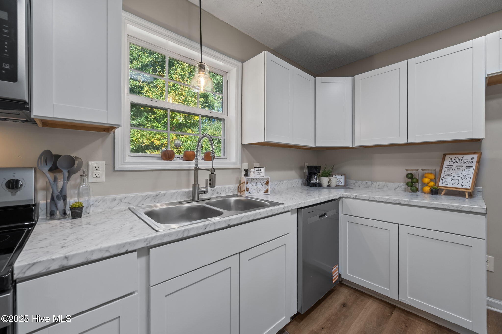 100539166 | Photo 14