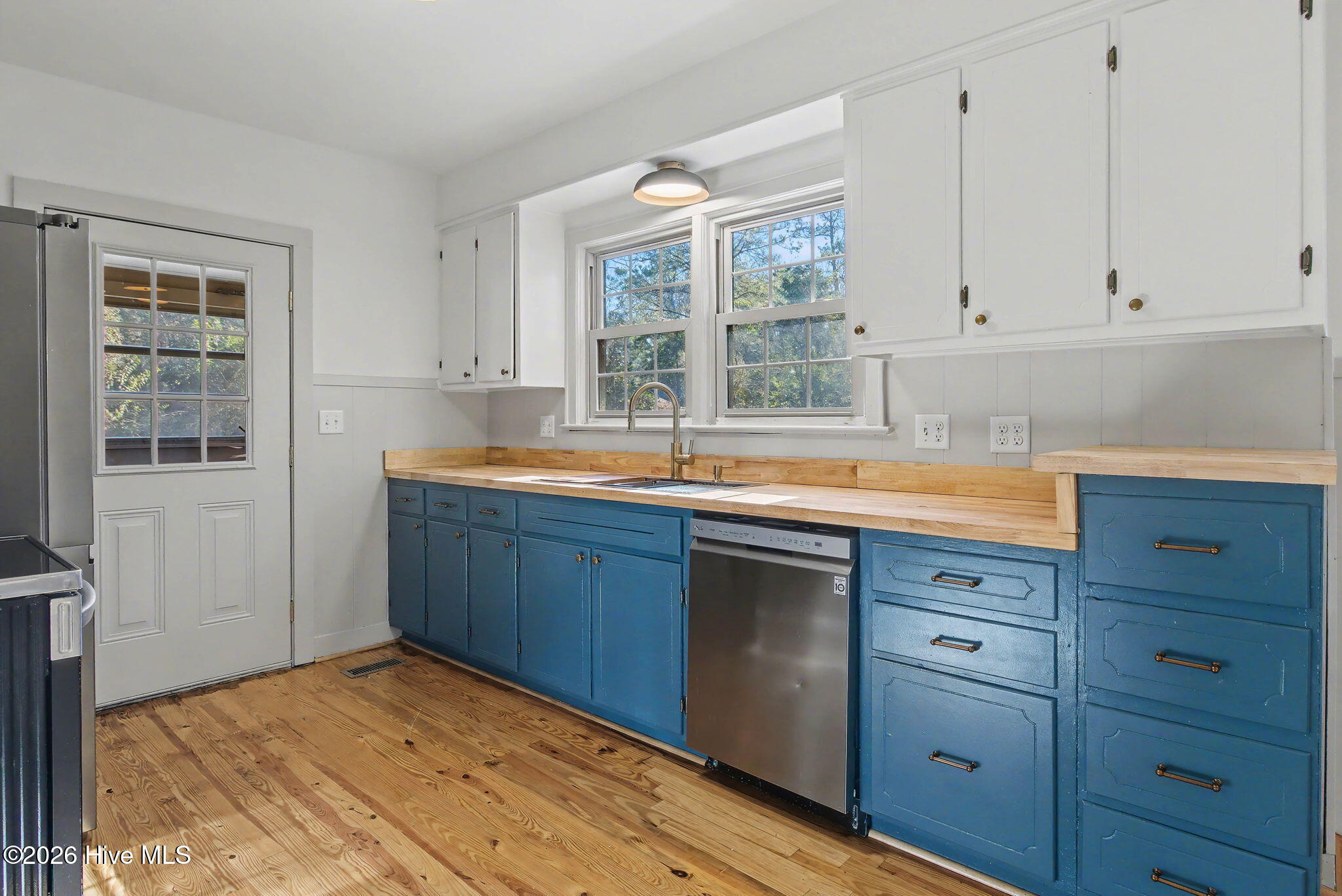 100549818 | Photo 14