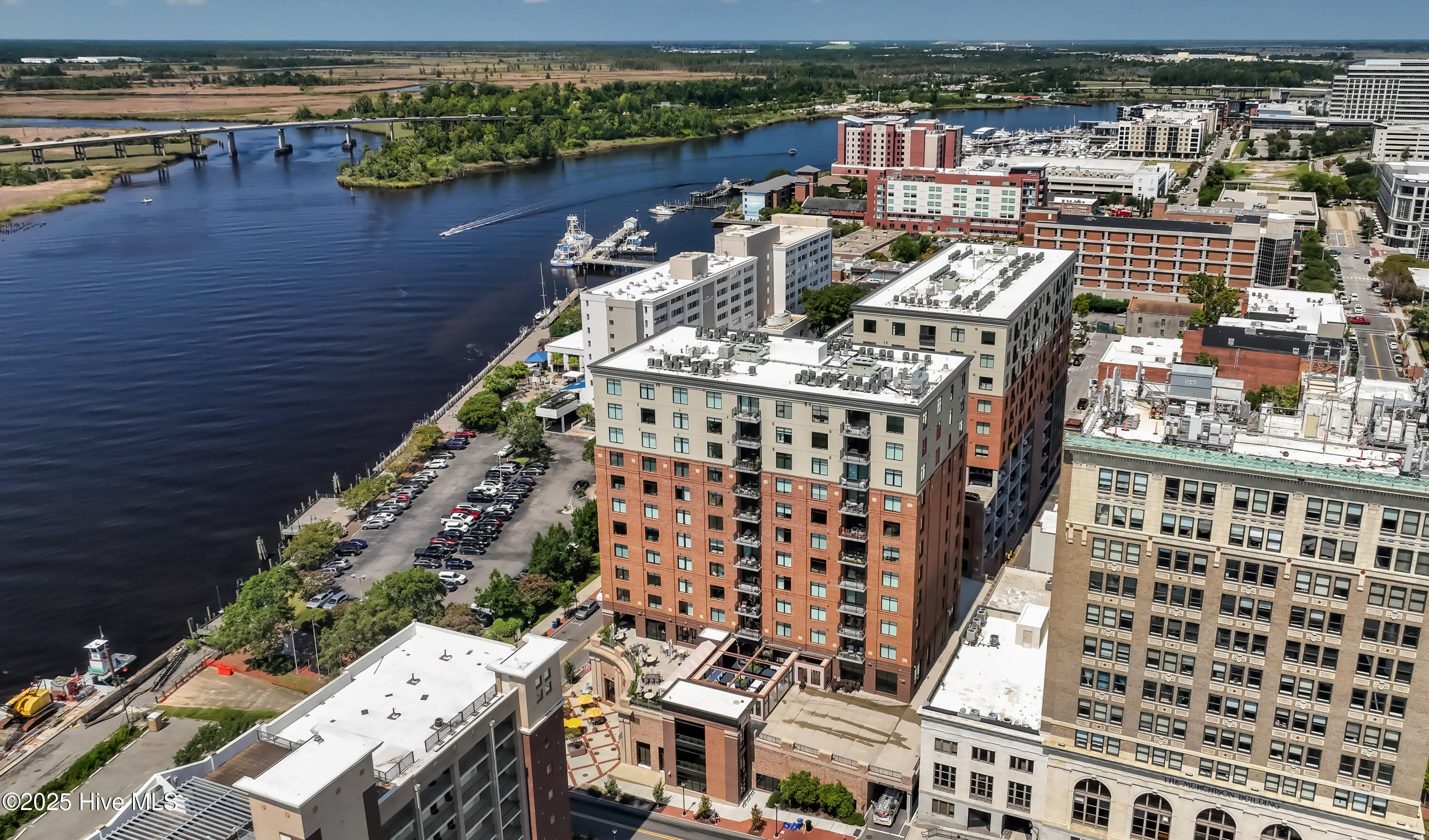 100563569 | Photo 49