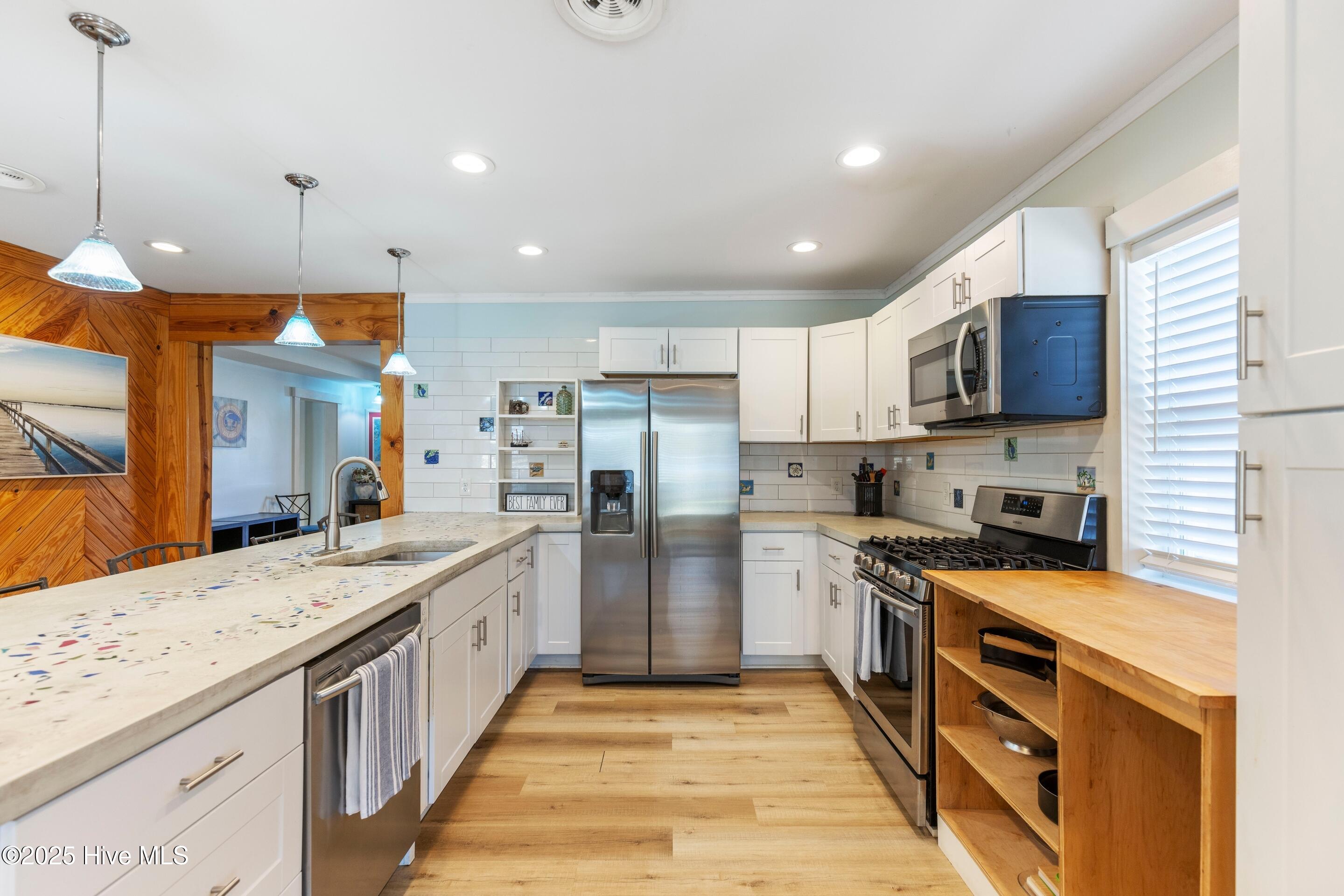 100567427 | Photo 13