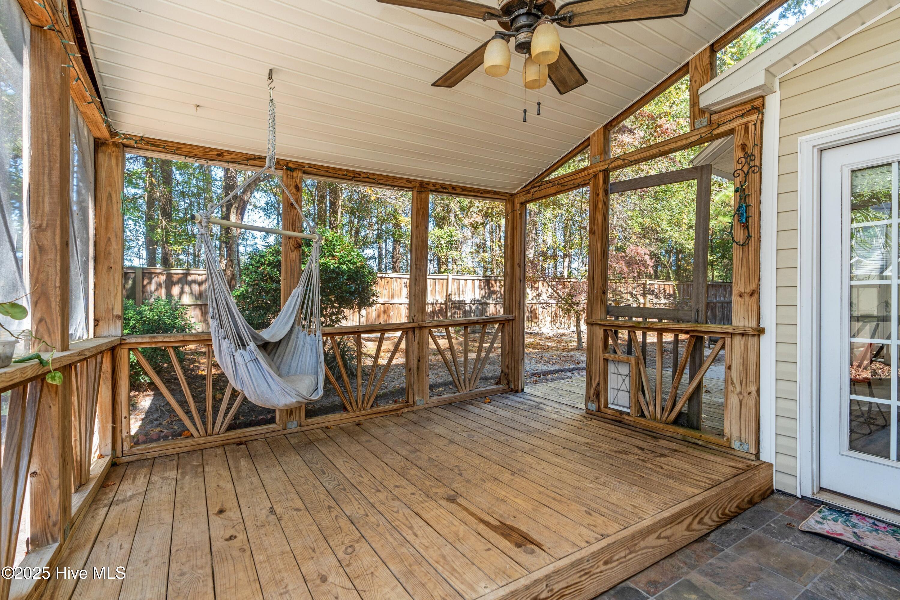 100565121 | Photo 19