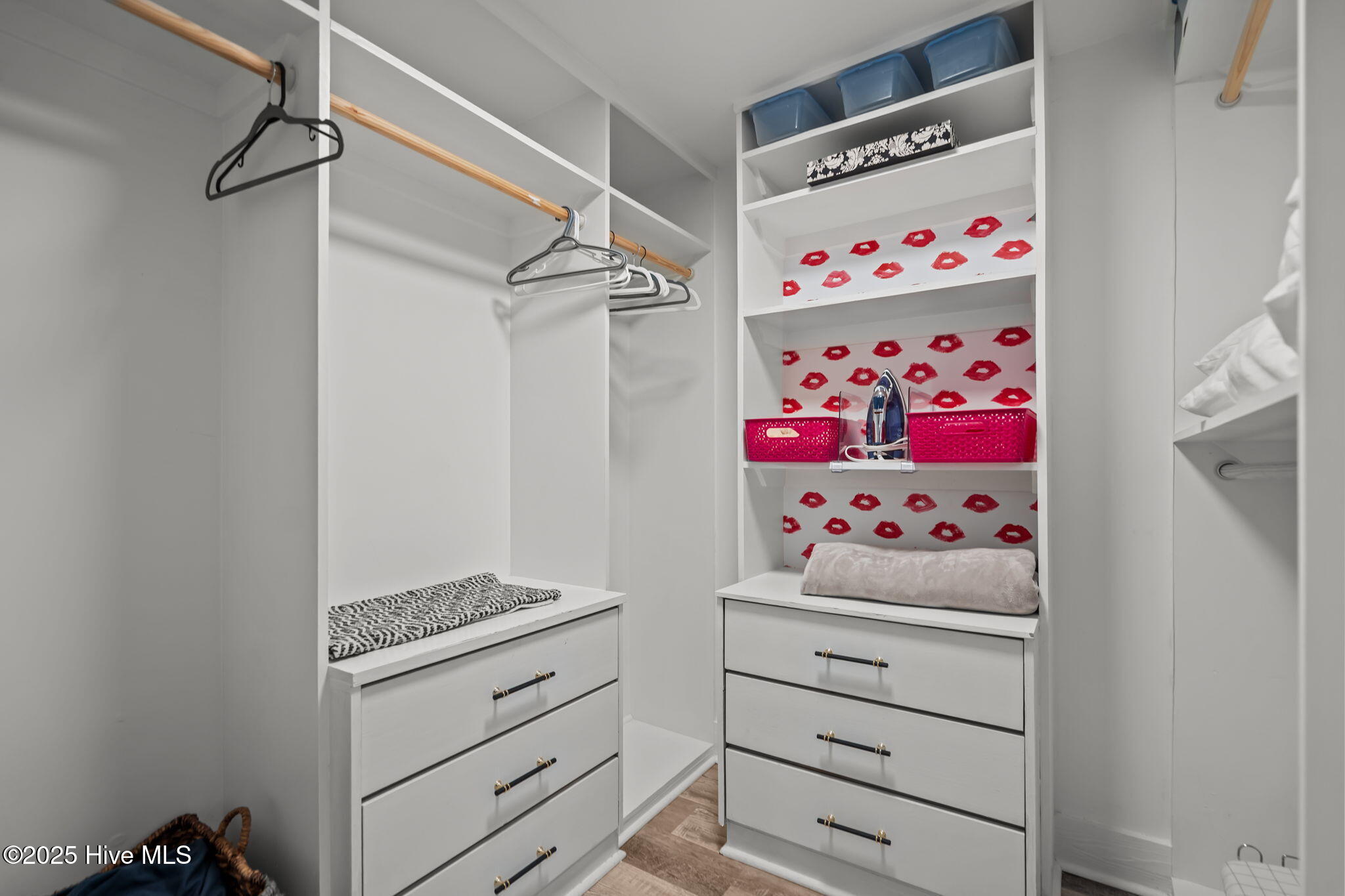 100525680 | Photo 31