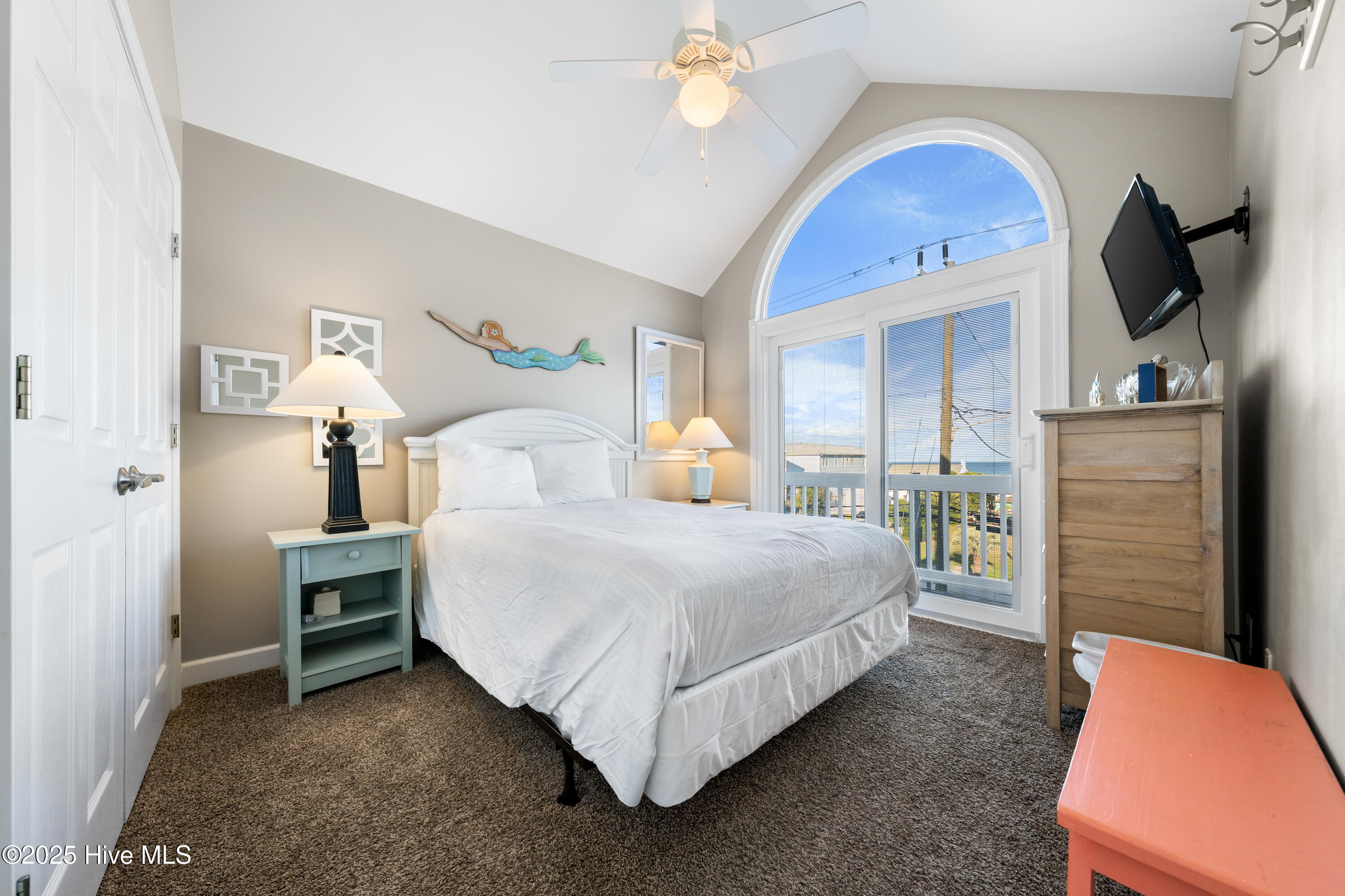 100532261 | Photo 51