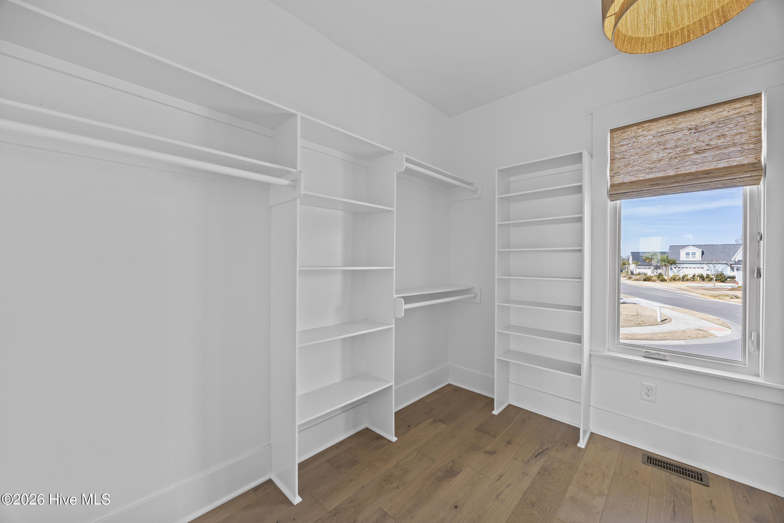 100551268 | Photo 50