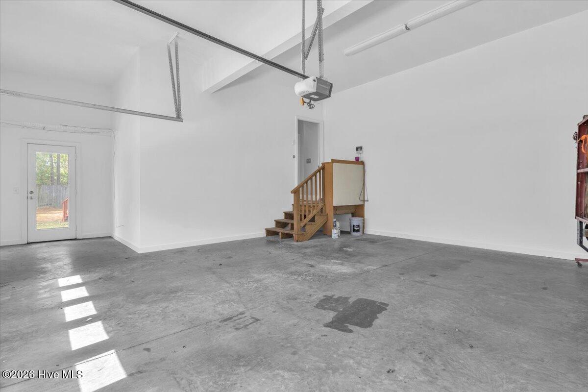 100564445 | Photo 51