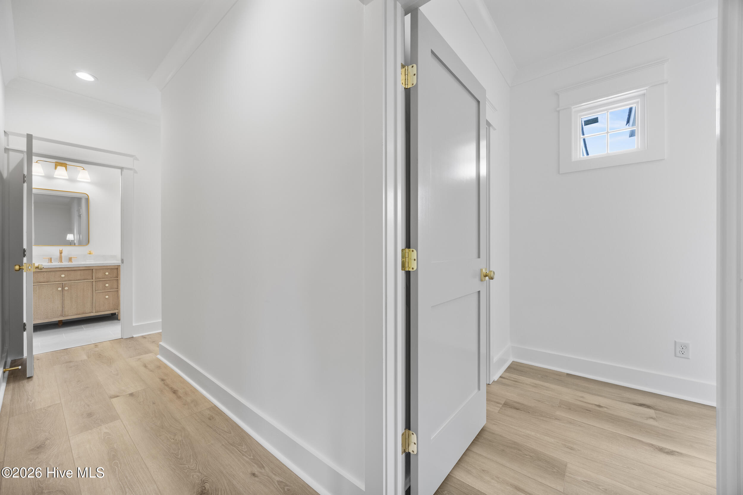 100570401 | Photo 29