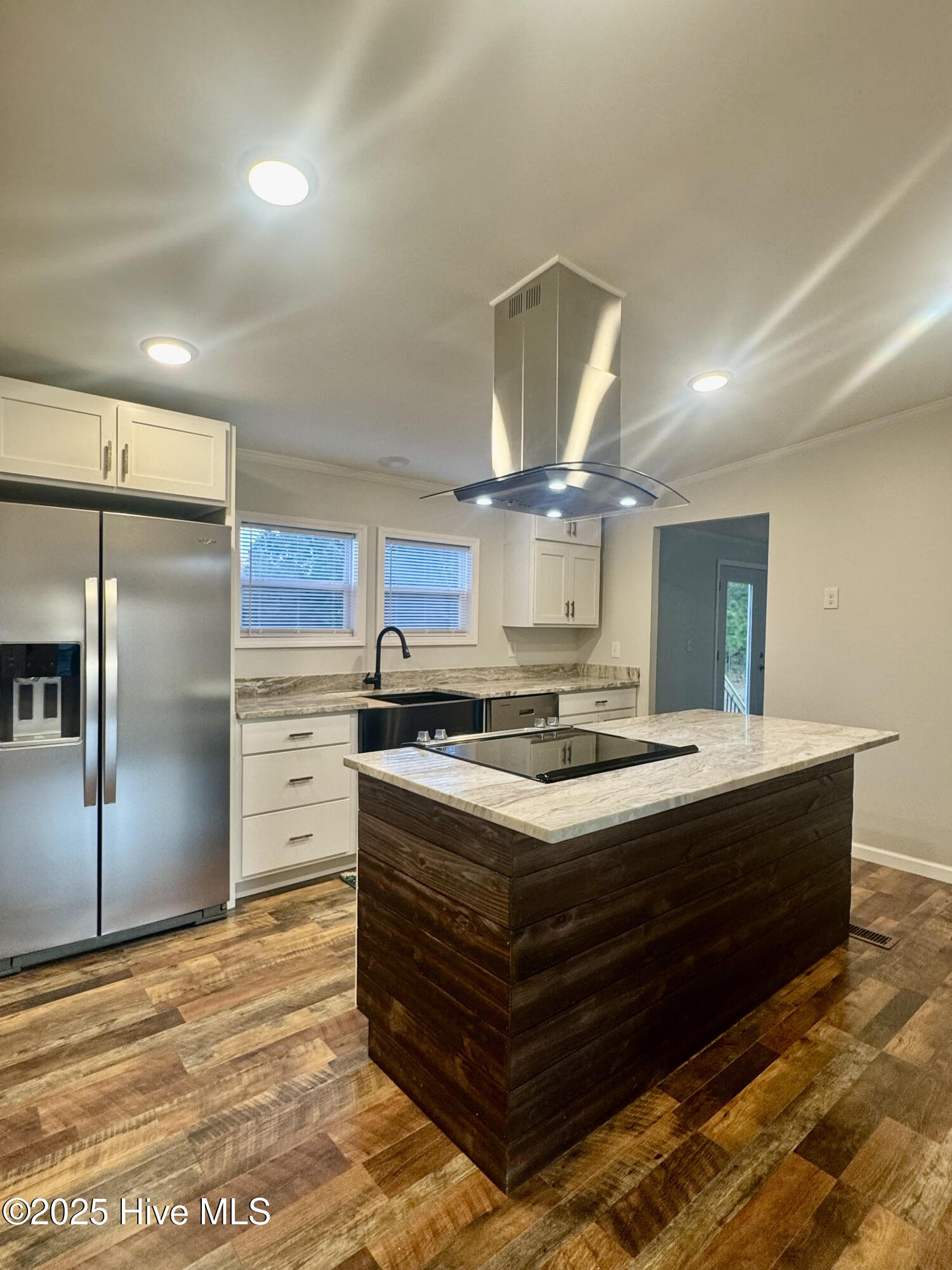 100546285 | Photo 13