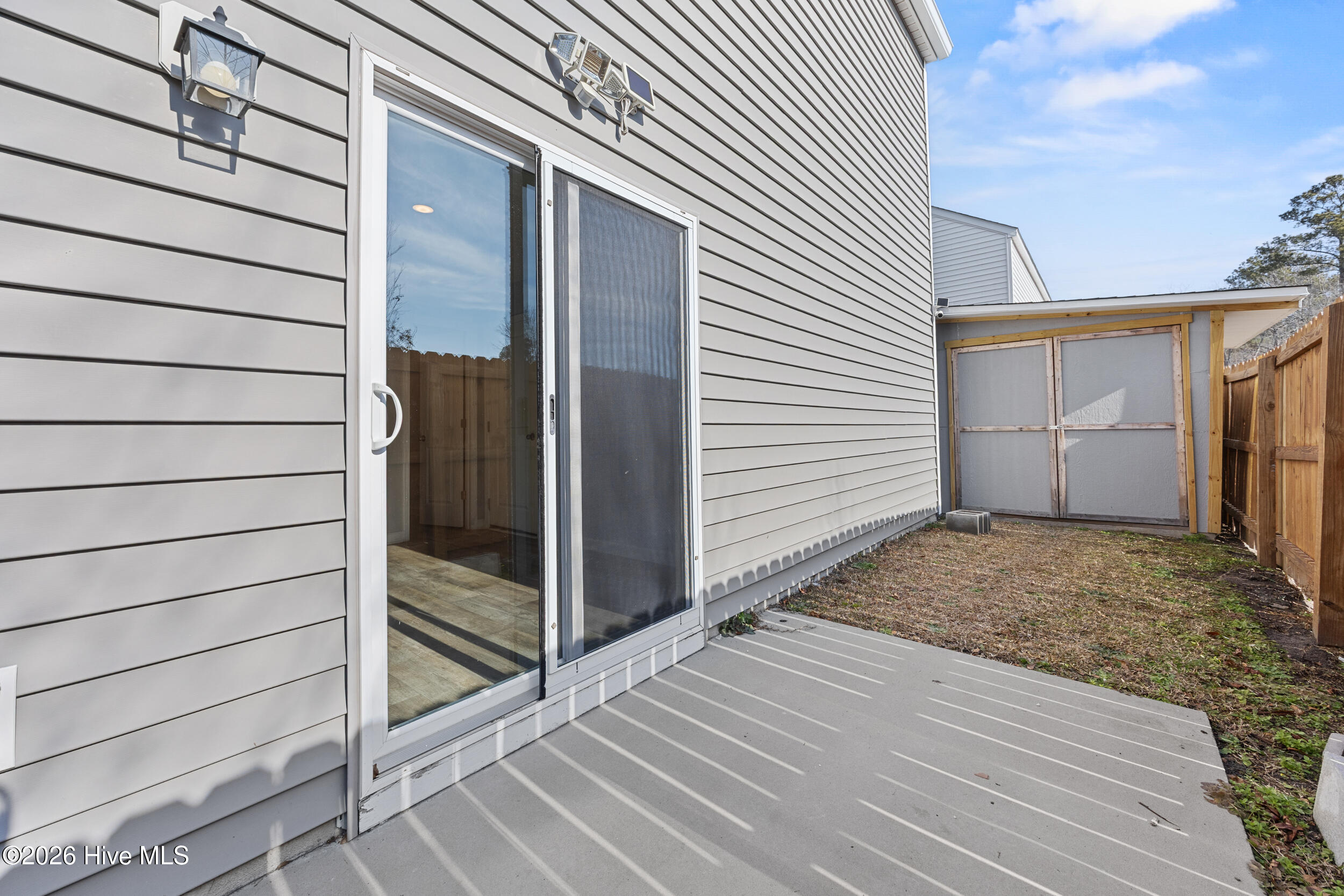 100553351 | Photo 33