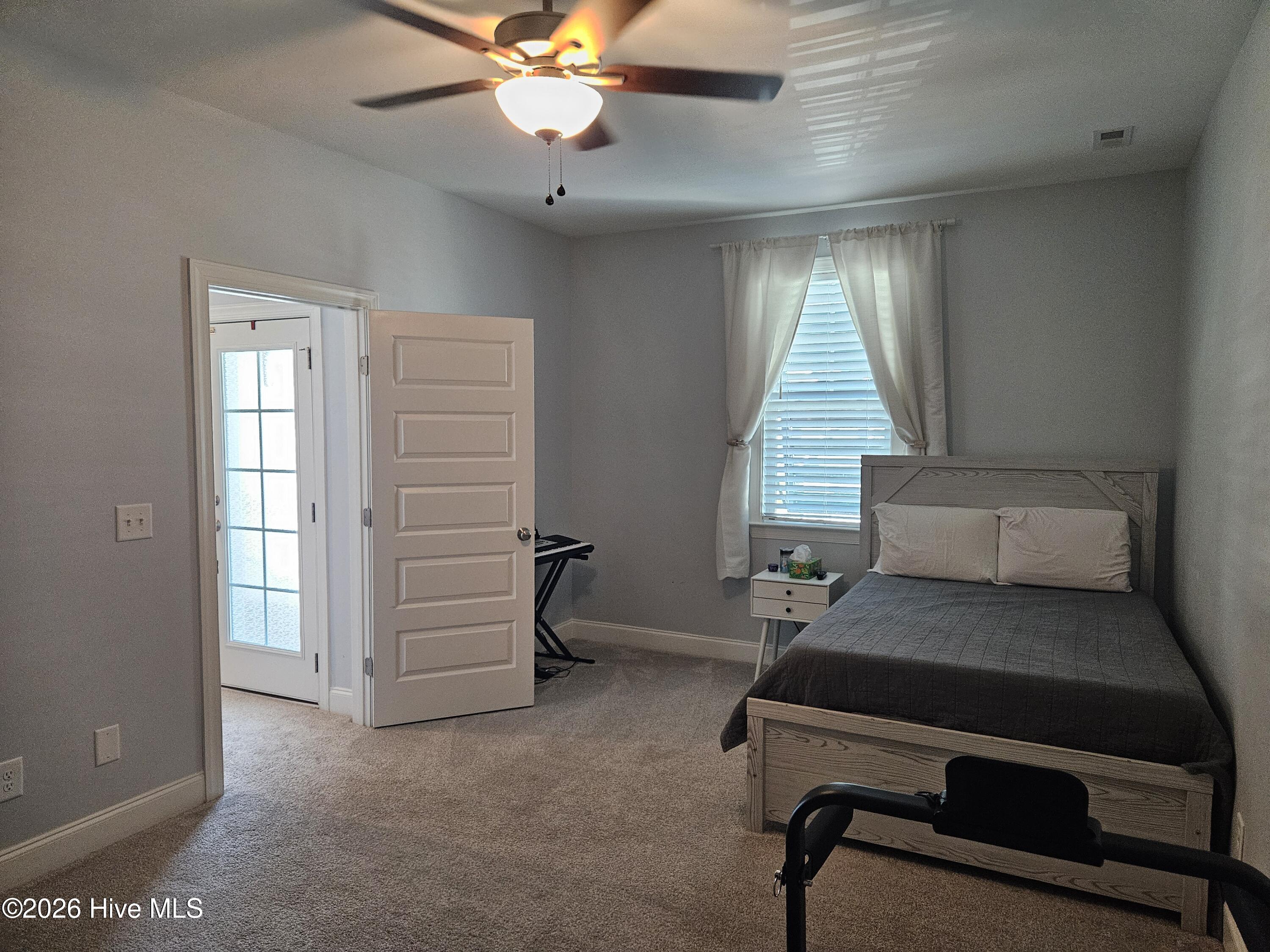 100569163 | Photo 21