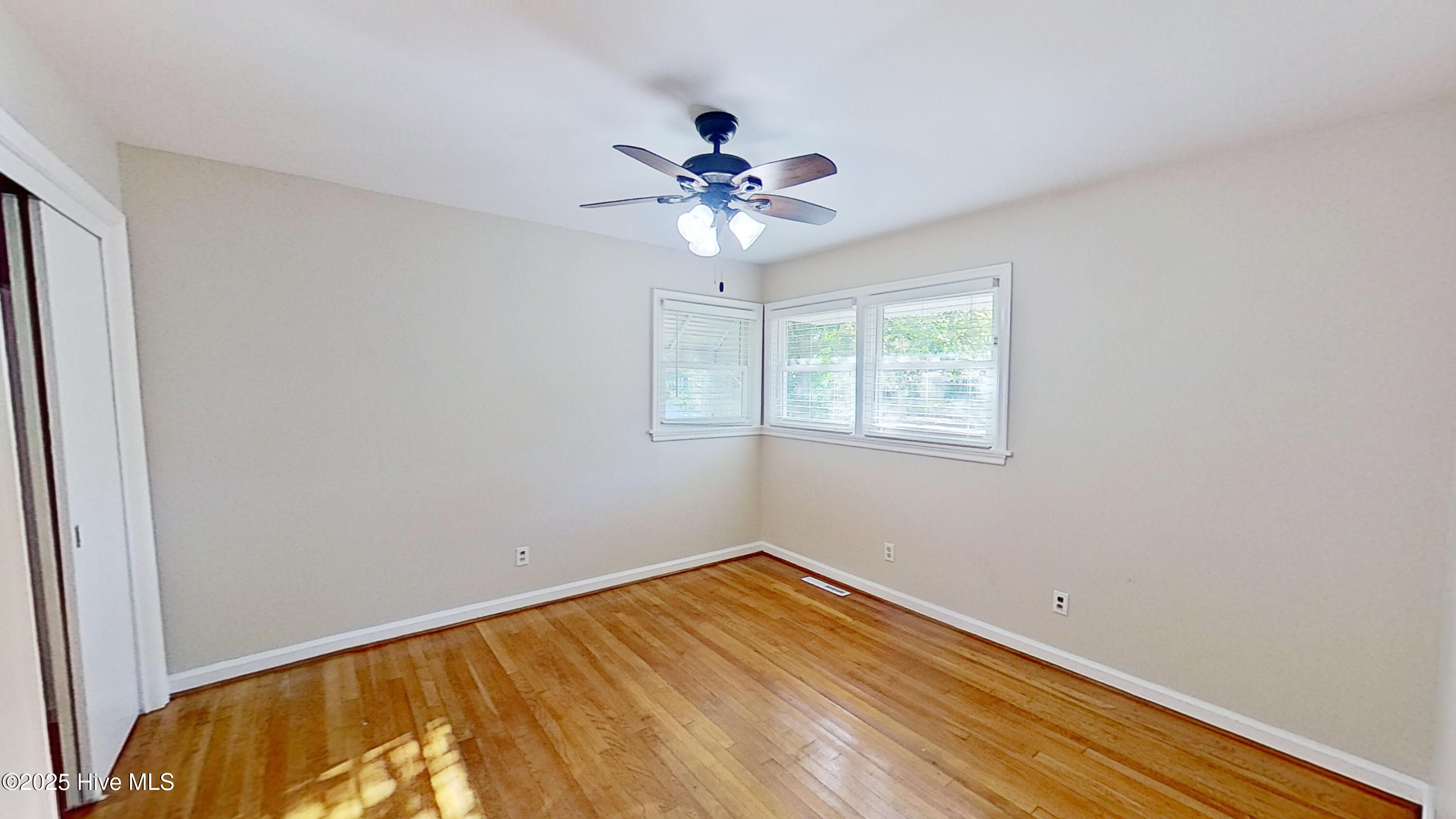 100544285 | Photo 16