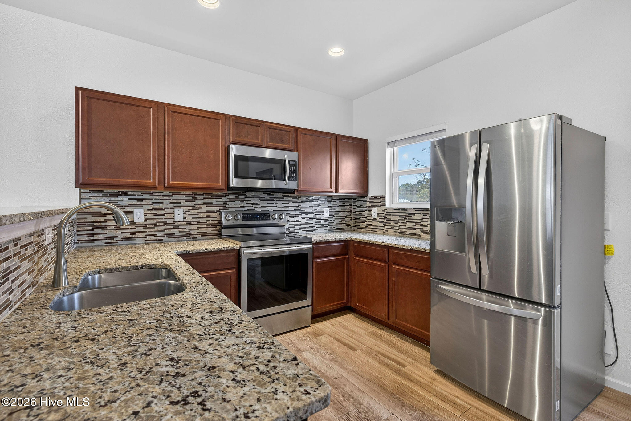 100563693 | Photo 18