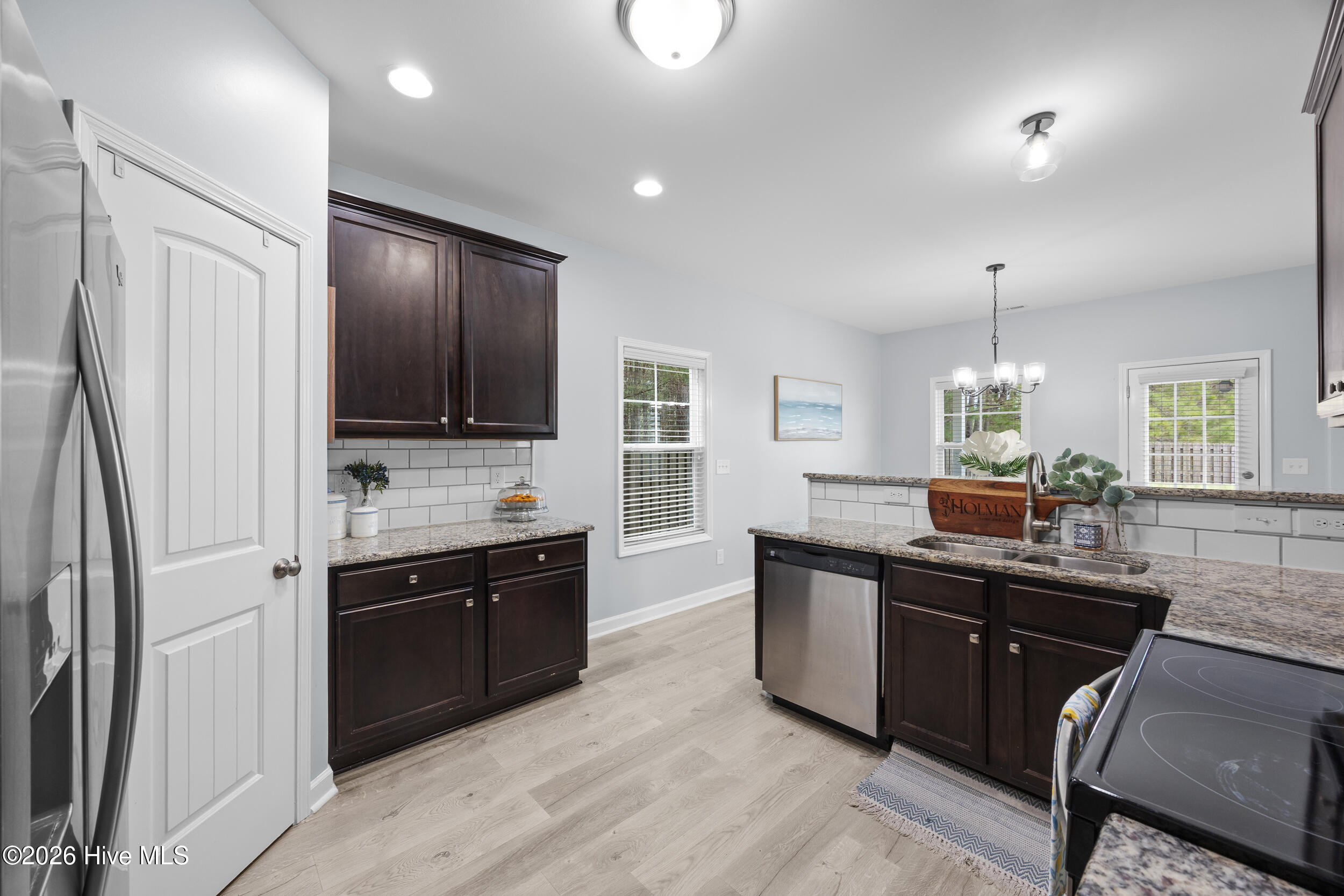 100557313 | Photo 19