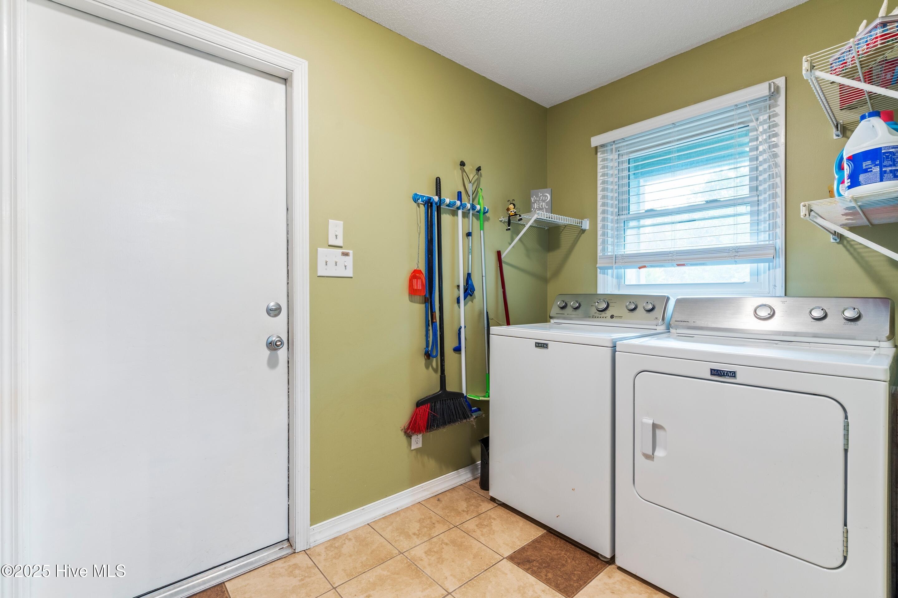 100543561 | Photo 24