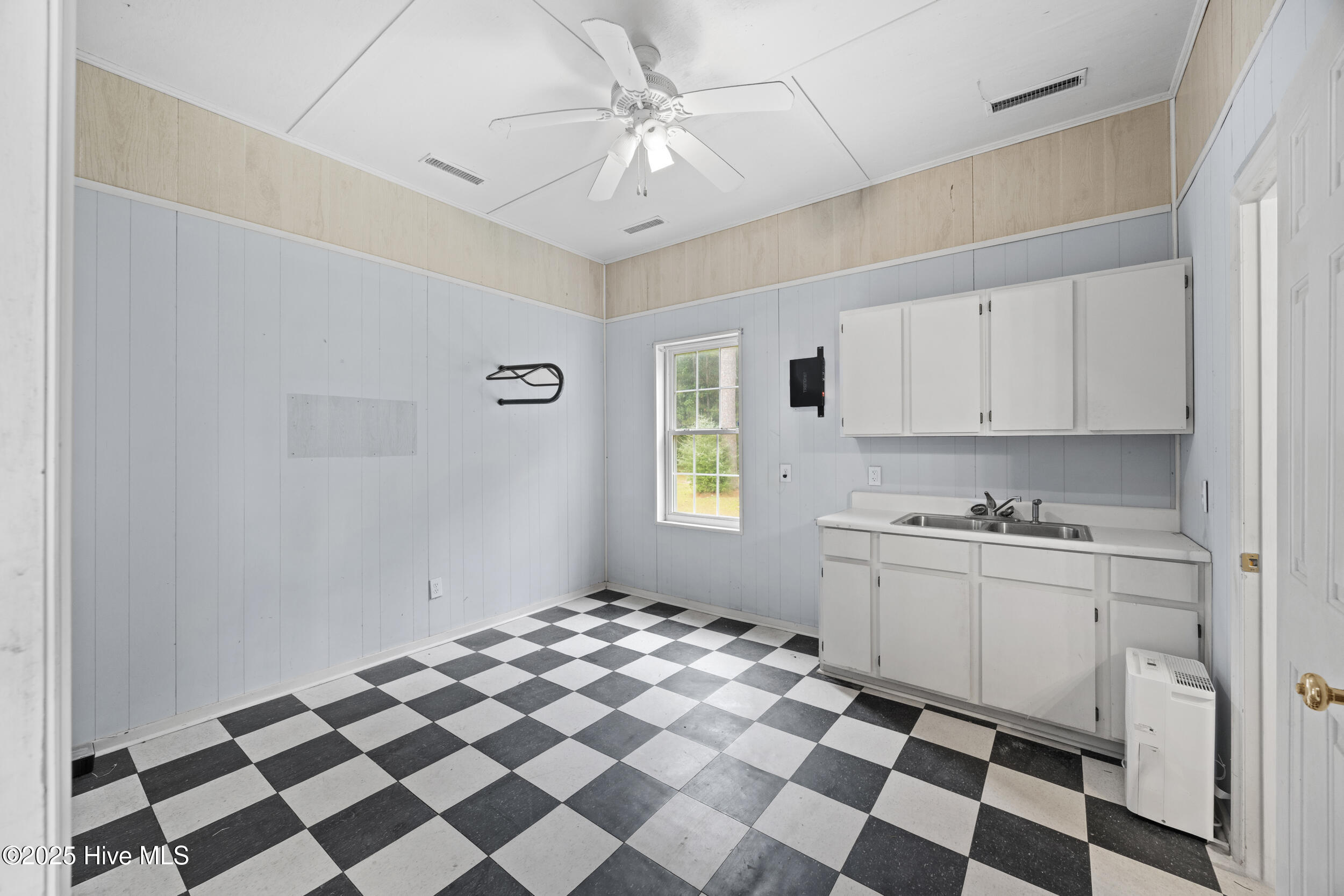 100538720 | Photo 68