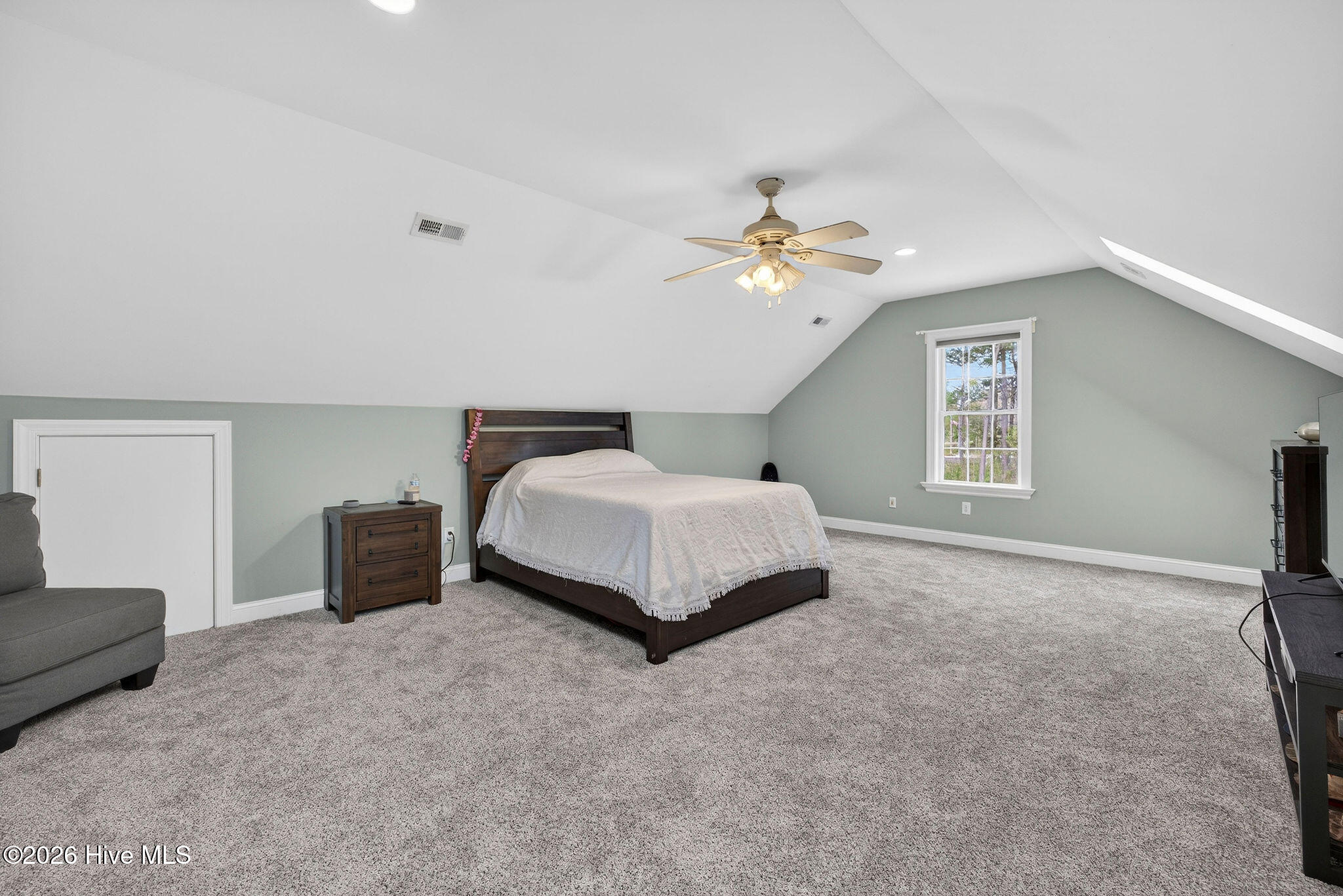 100563131 | Photo 51